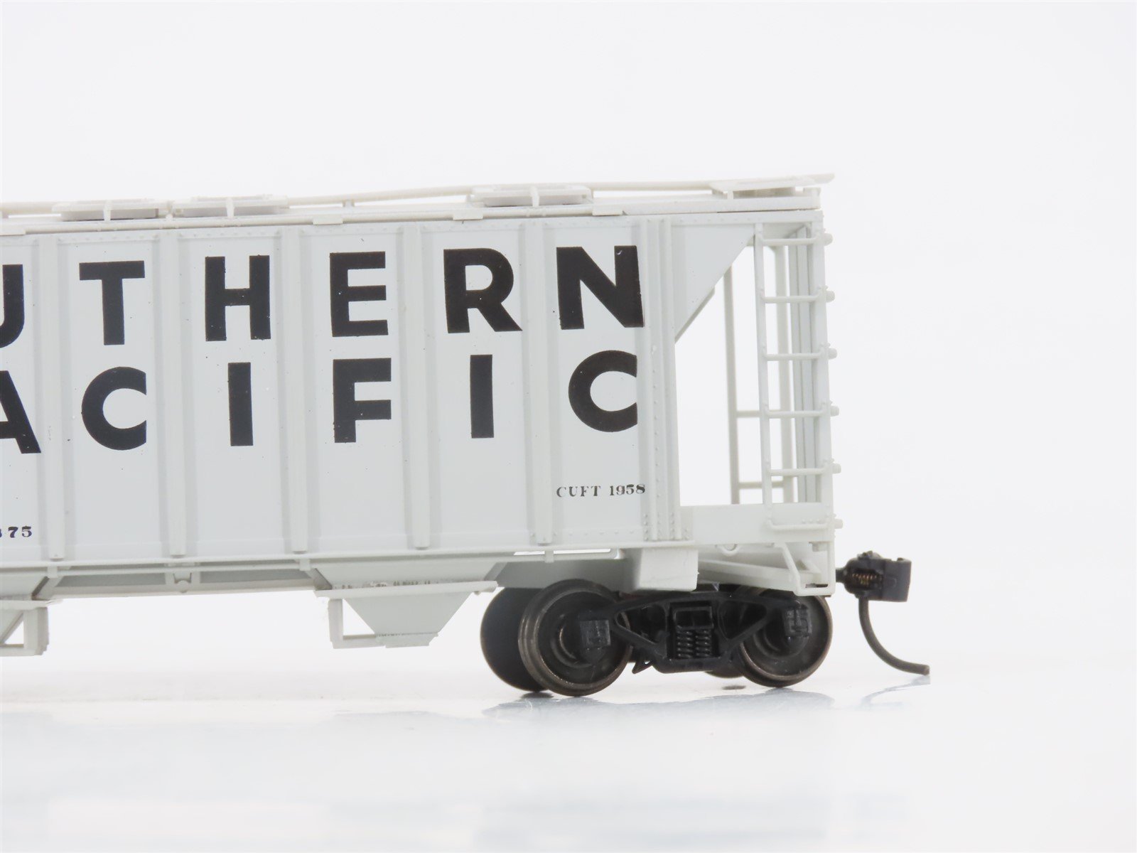 HO Scale Bowser 56136 SP Southern Pacific 2-Bay Covered Hopper #400038 -Upgraded
