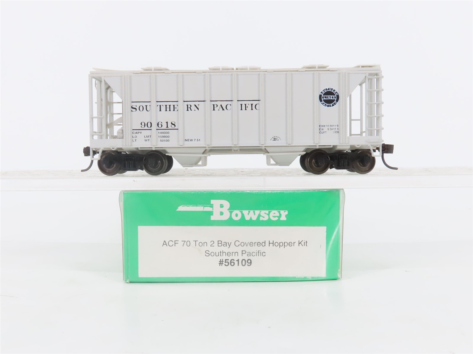 HO Scale Bowser 56109 SP Southern Pacific 2-Bay Covered Hopper #90618 -Upgraded