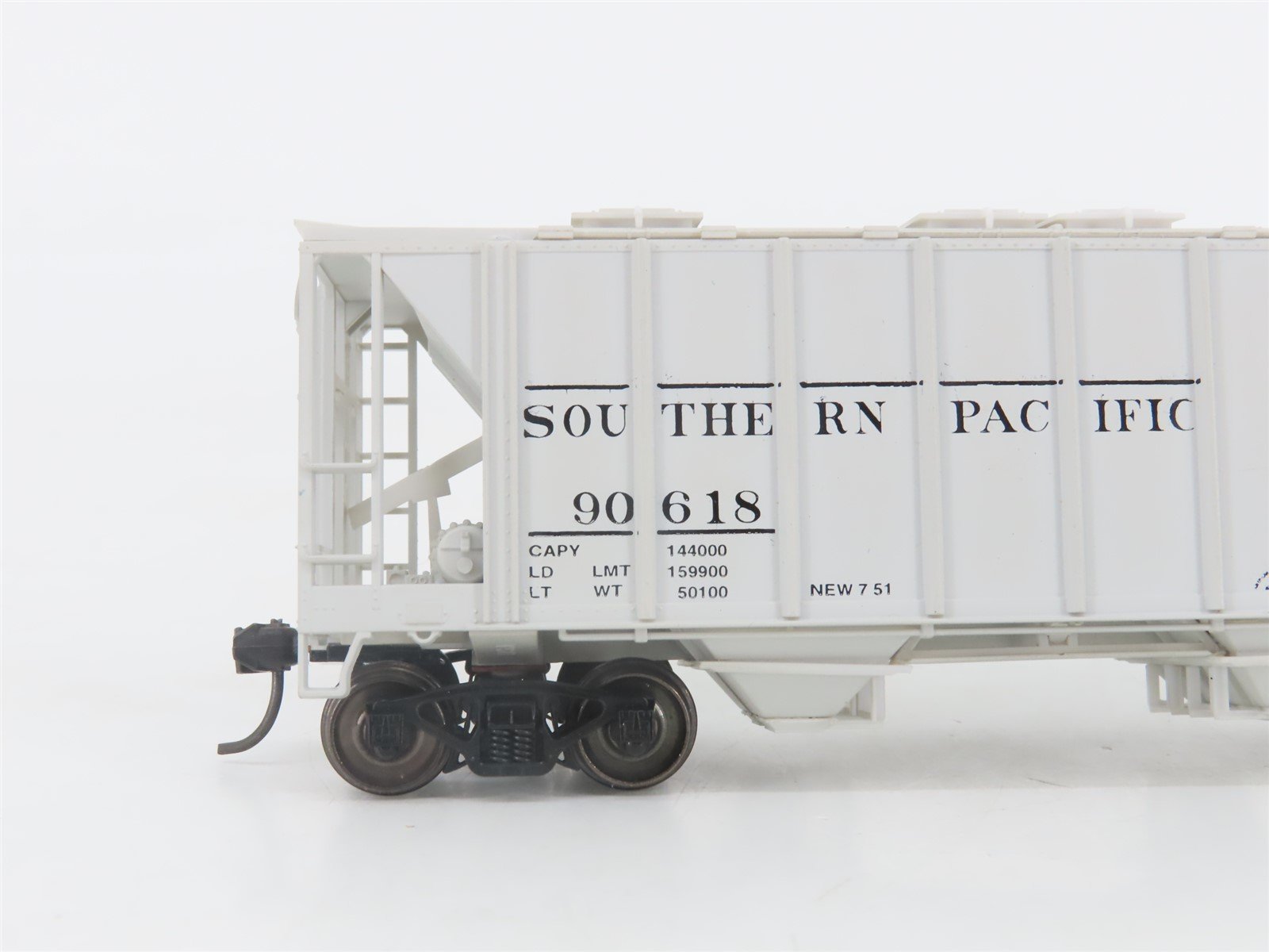 HO Scale Bowser 56109 SP Southern Pacific 2-Bay Covered Hopper #90618 -Upgraded