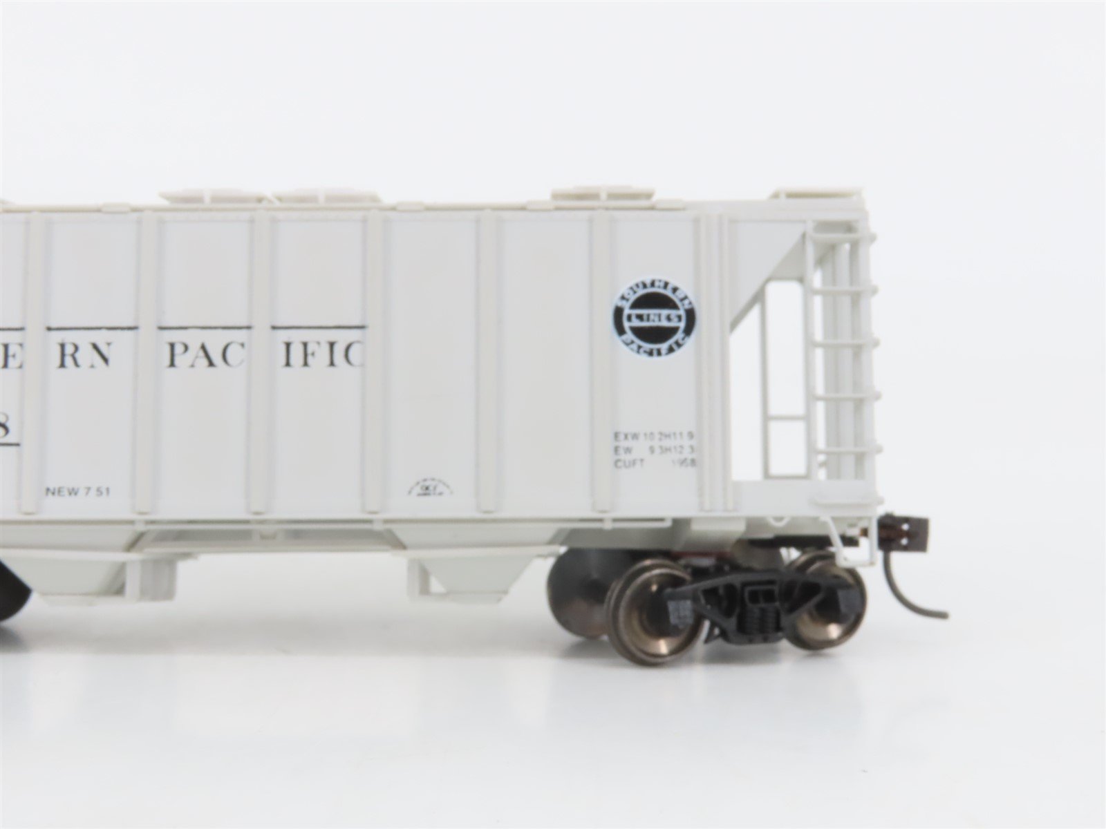 HO Scale Bowser 56109 SP Southern Pacific 2-Bay Covered Hopper #90618 -Upgraded