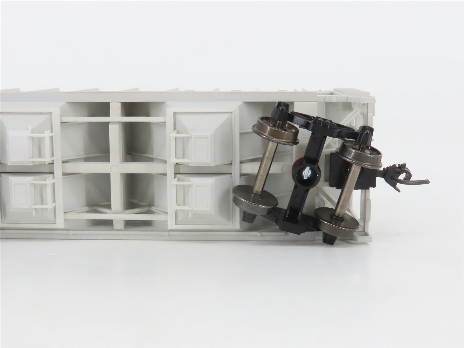 HO Scale Bowser 56109 SP Southern Pacific 2-Bay Covered Hopper #90618 -Upgraded