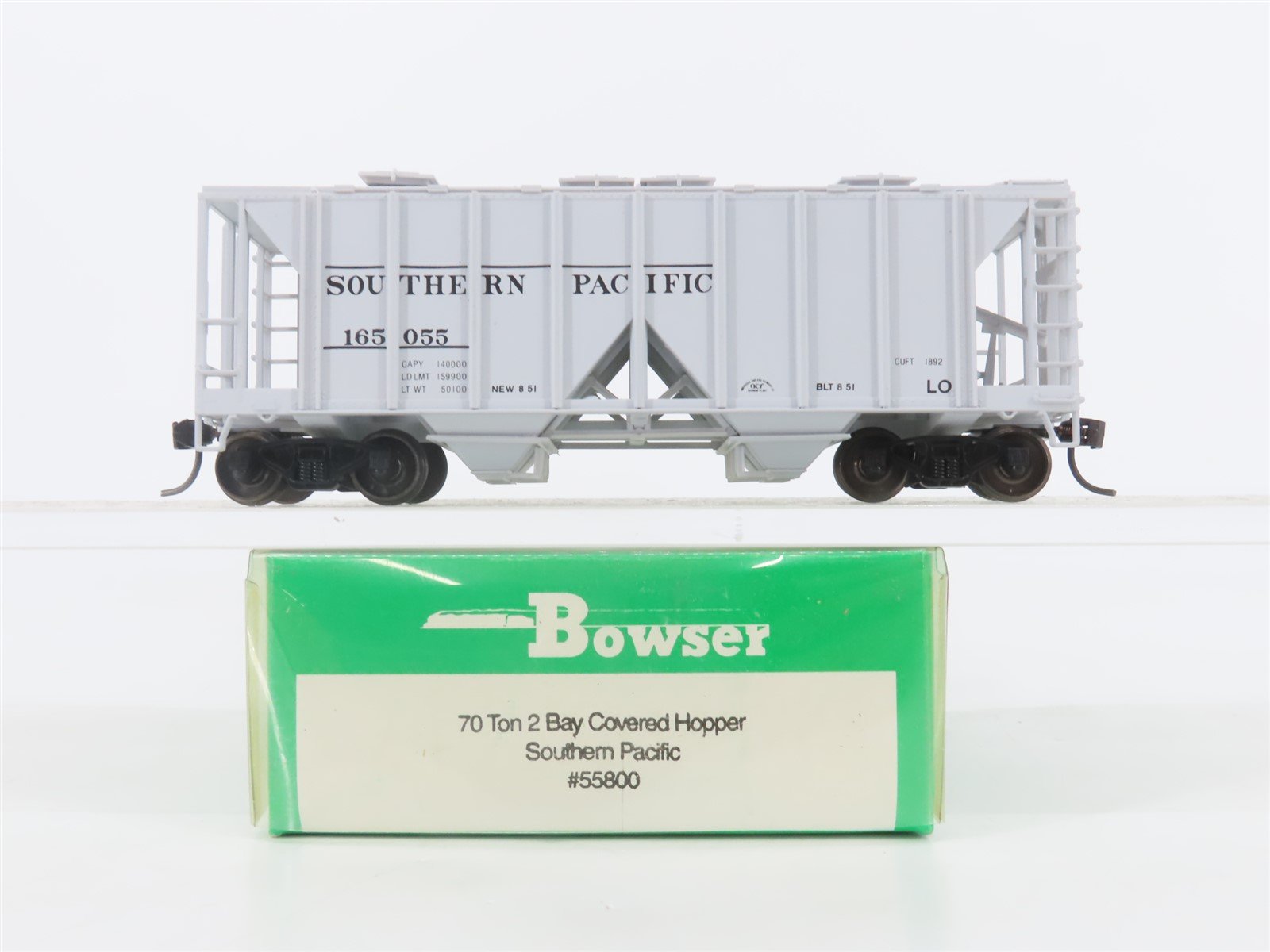 HO Scale Bowser 55800 SP Southern Pacific 2-Bay Covered Hopper #165055 -Upgraded