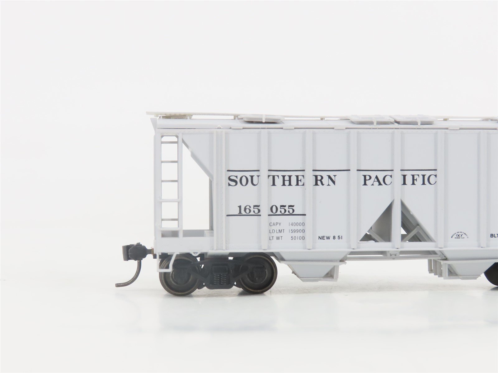 HO Scale Bowser 55800 SP Southern Pacific 2-Bay Covered Hopper #165055 -Upgraded