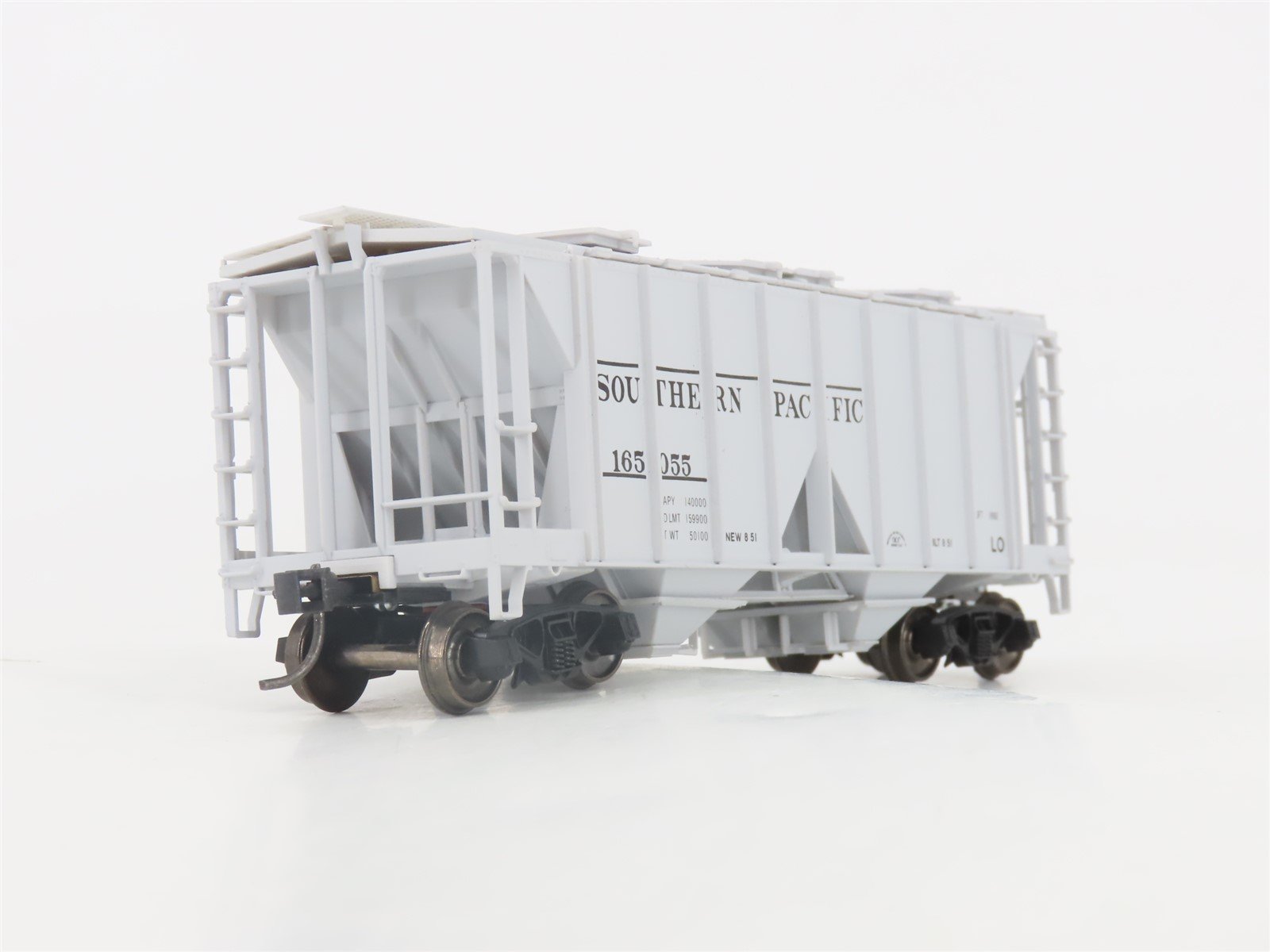 HO Scale Bowser 55800 SP Southern Pacific 2-Bay Covered Hopper #165055 -Upgraded