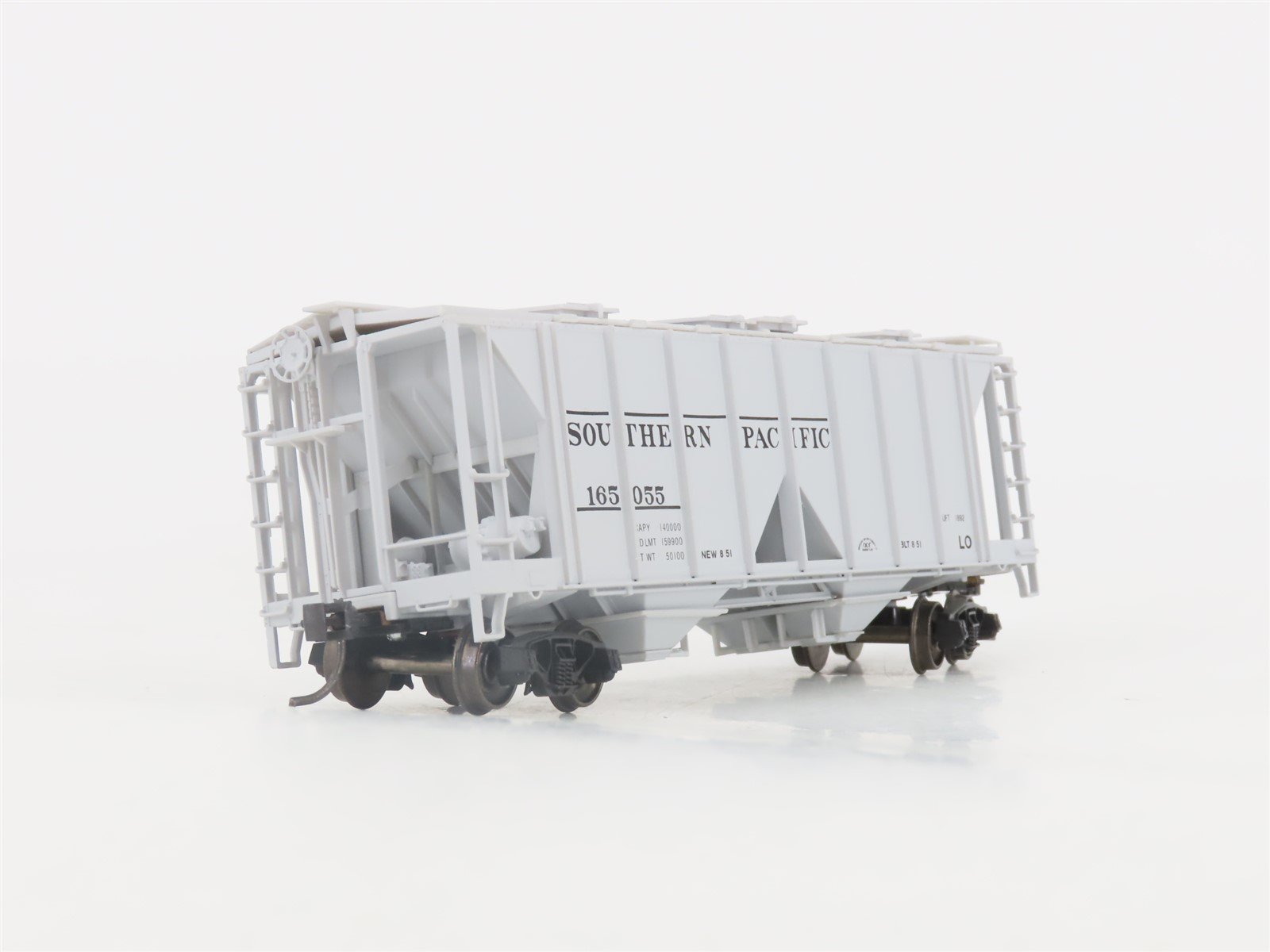 HO Scale Bowser 55800 SP Southern Pacific 2-Bay Covered Hopper #165055 -Upgraded