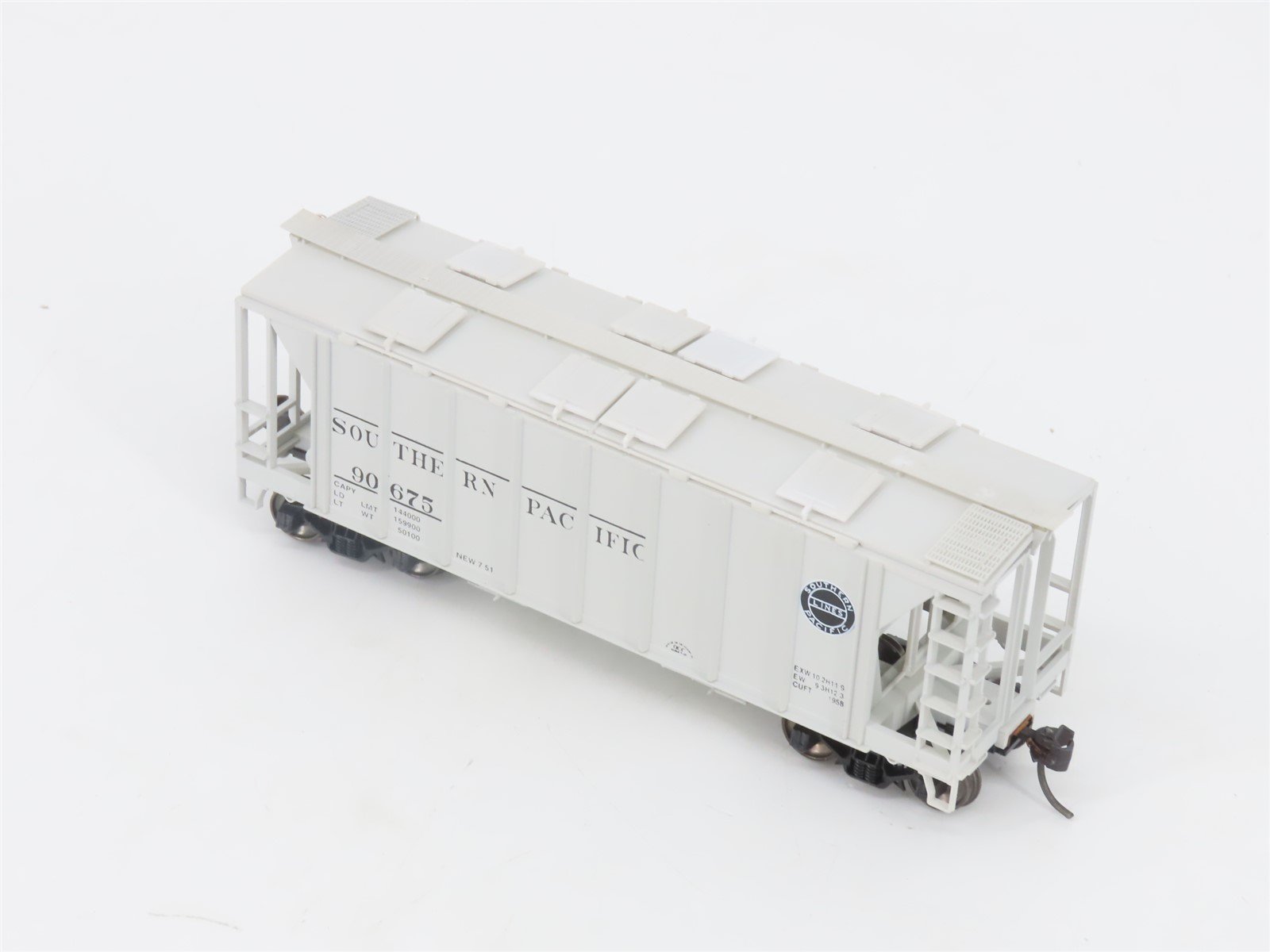 HO Scale Bowser 56109 SP Southern Pacific 2-Bay Covered Hopper #90675 -Upgraded