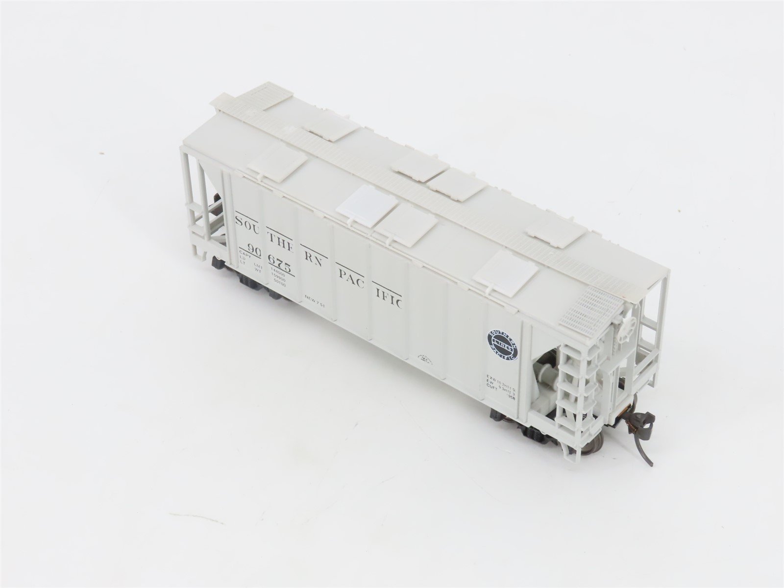 HO Scale Bowser 56109 SP Southern Pacific 2-Bay Covered Hopper #90675 -Upgraded