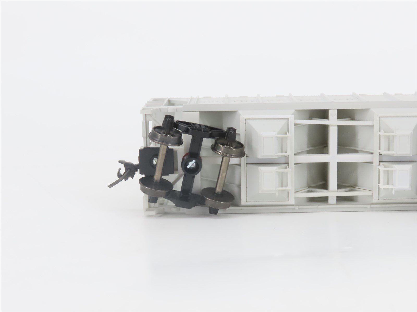 HO Scale Bowser 56109 SP Southern Pacific 2-Bay Covered Hopper #90675 -Upgraded