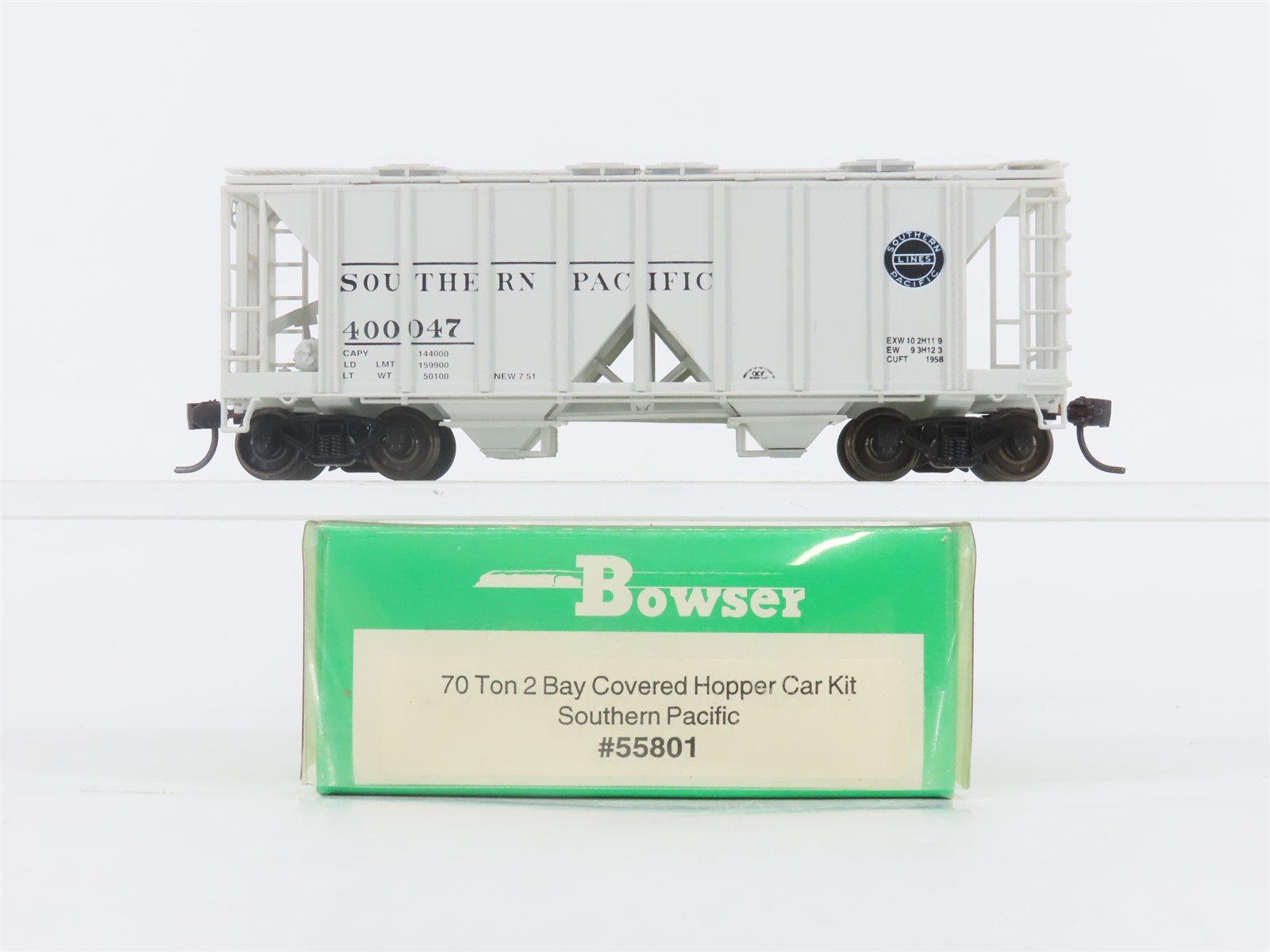 HO Scale Bowser 55801 SP Southern Pacific 2-Bay Covered Hopper #400047 -Upgraded