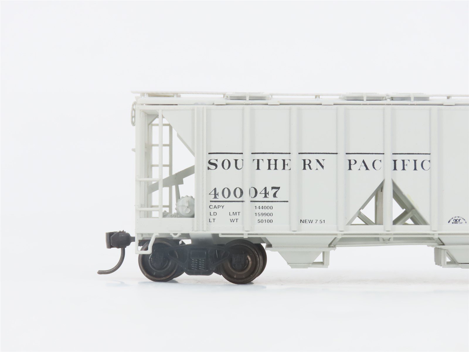 HO Scale Bowser 55801 SP Southern Pacific 2-Bay Covered Hopper #400047 -Upgraded