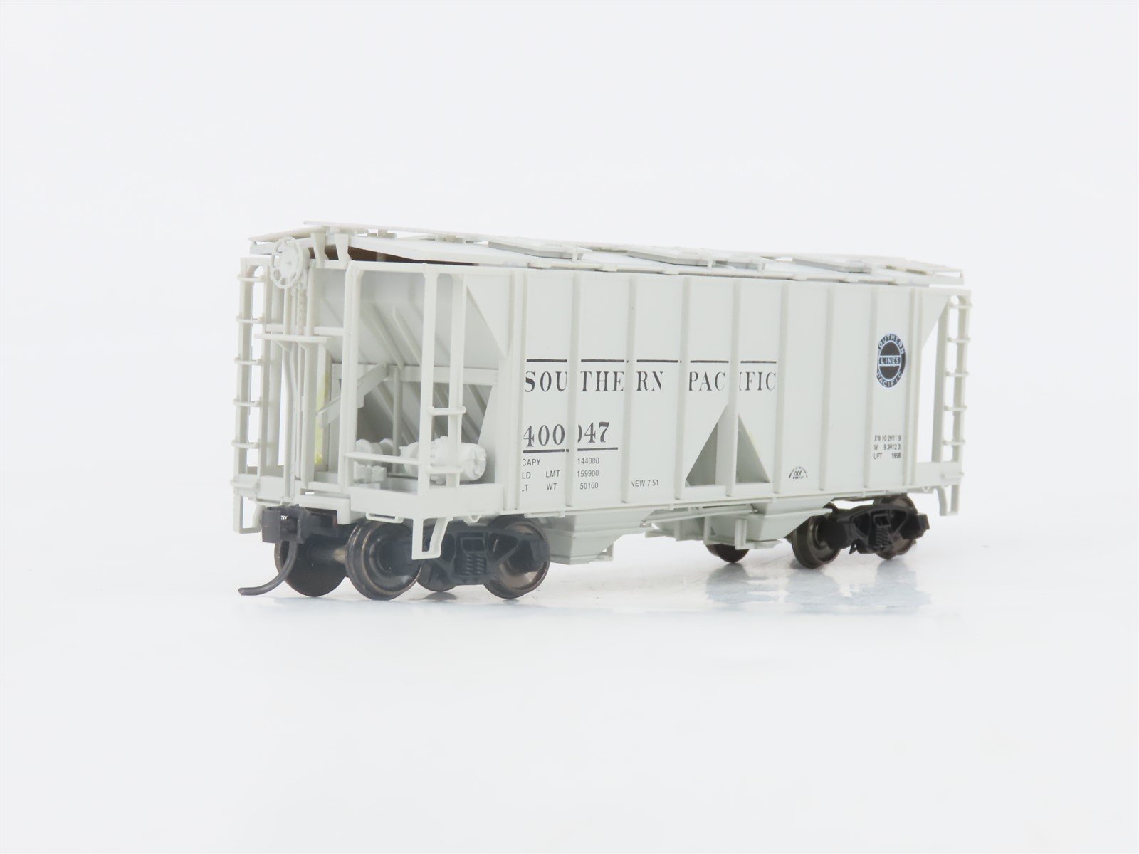 HO Scale Bowser 55801 SP Southern Pacific 2-Bay Covered Hopper #400047 -Upgraded