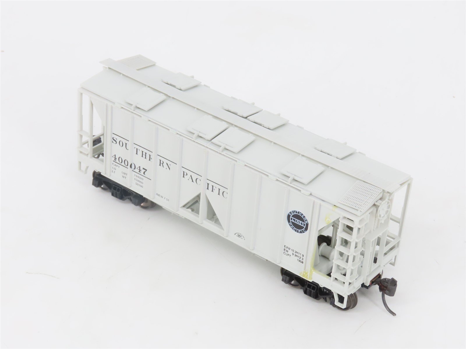HO Scale Bowser 55801 SP Southern Pacific 2-Bay Covered Hopper #400047 -Upgraded