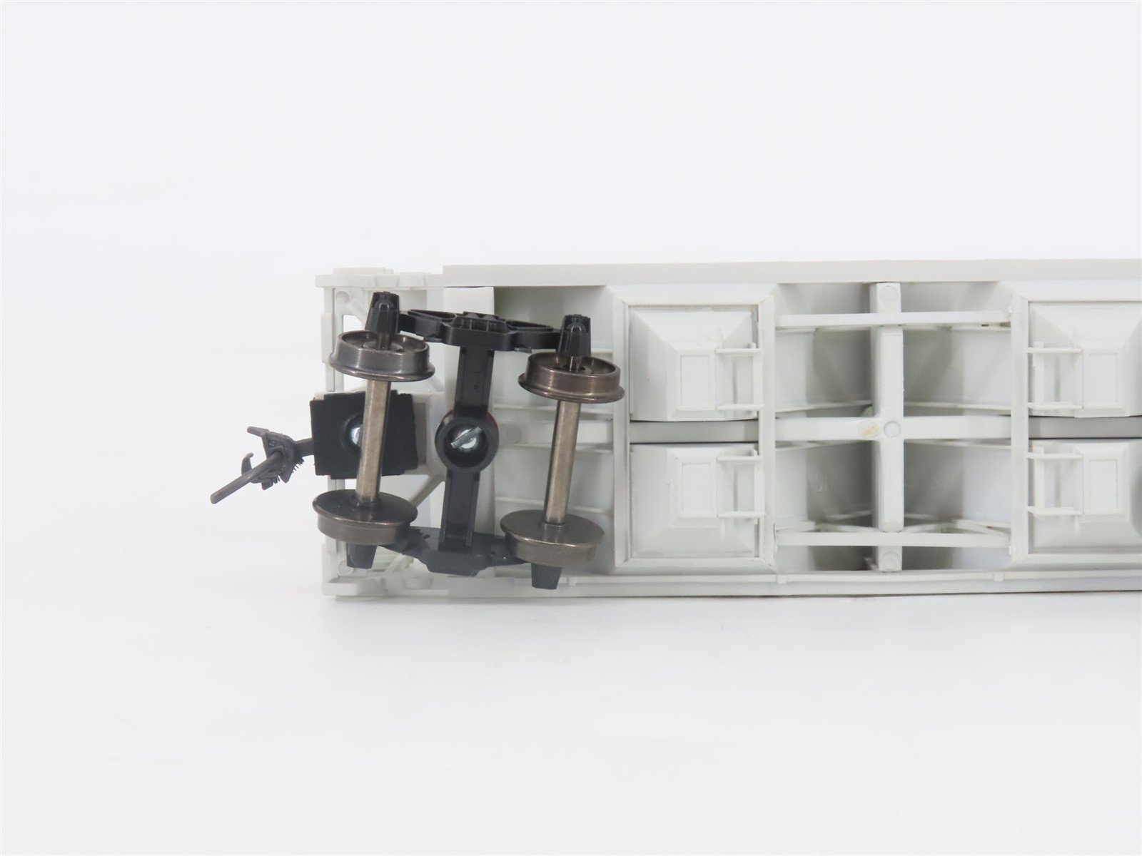 HO Scale Bowser 55801 SP Southern Pacific 2-Bay Covered Hopper #400047 -Upgraded