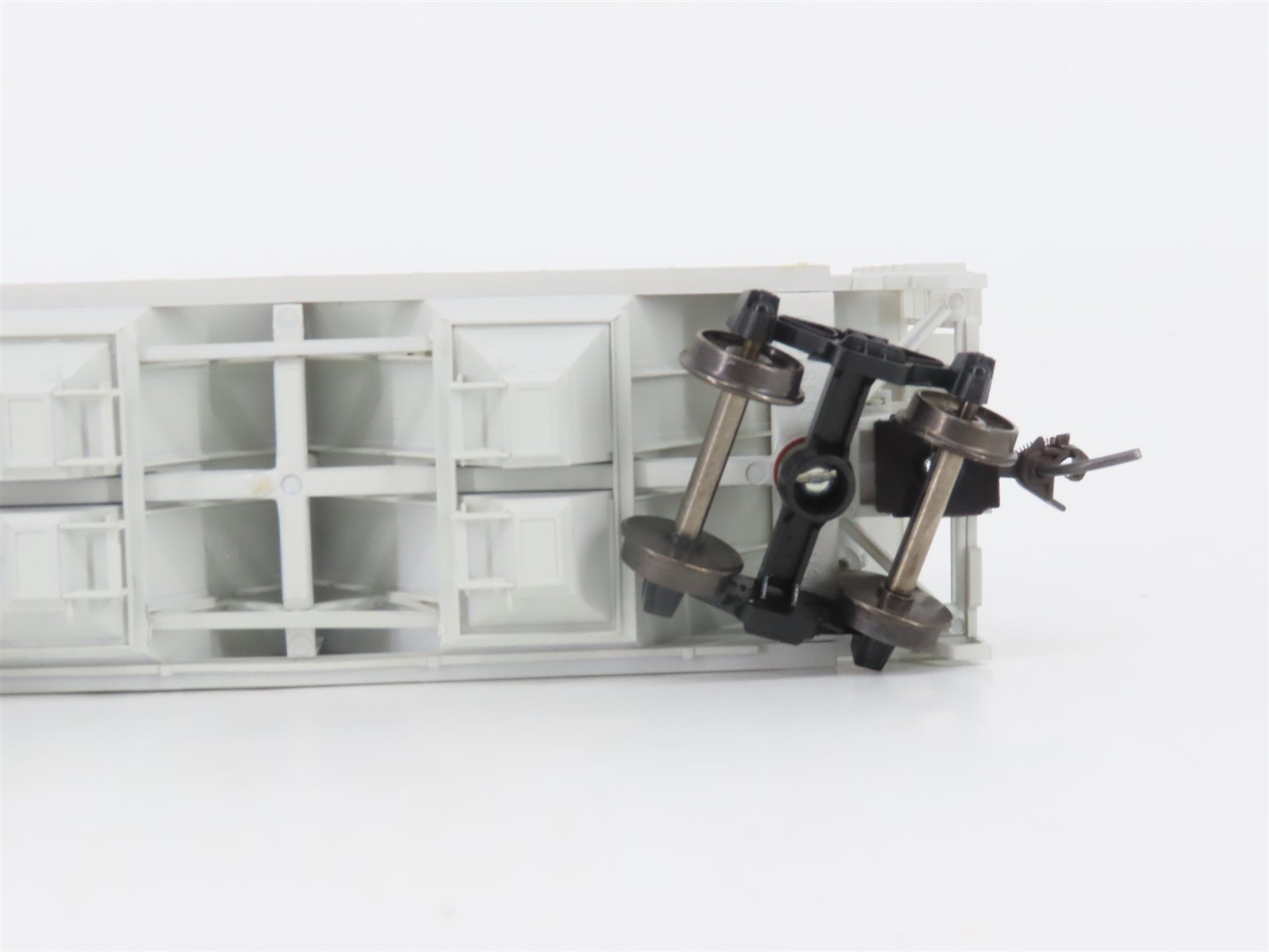 HO Scale Bowser 55801 SP Southern Pacific 2-Bay Covered Hopper #400047 -Upgraded