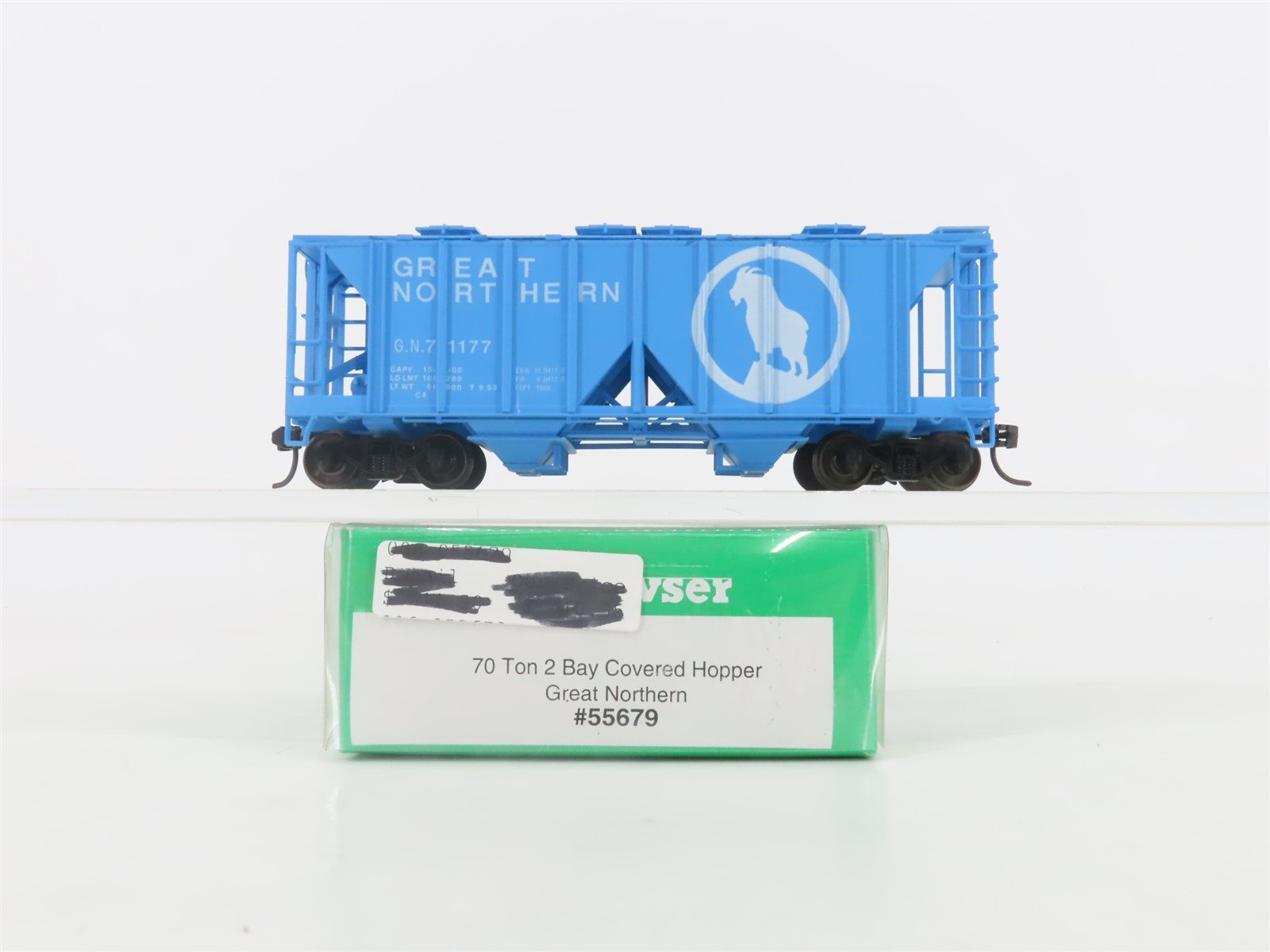 HO Scale Bowser 55679 GN Great Northern 2-Bay Covered Hopper #71177 -Upgraded