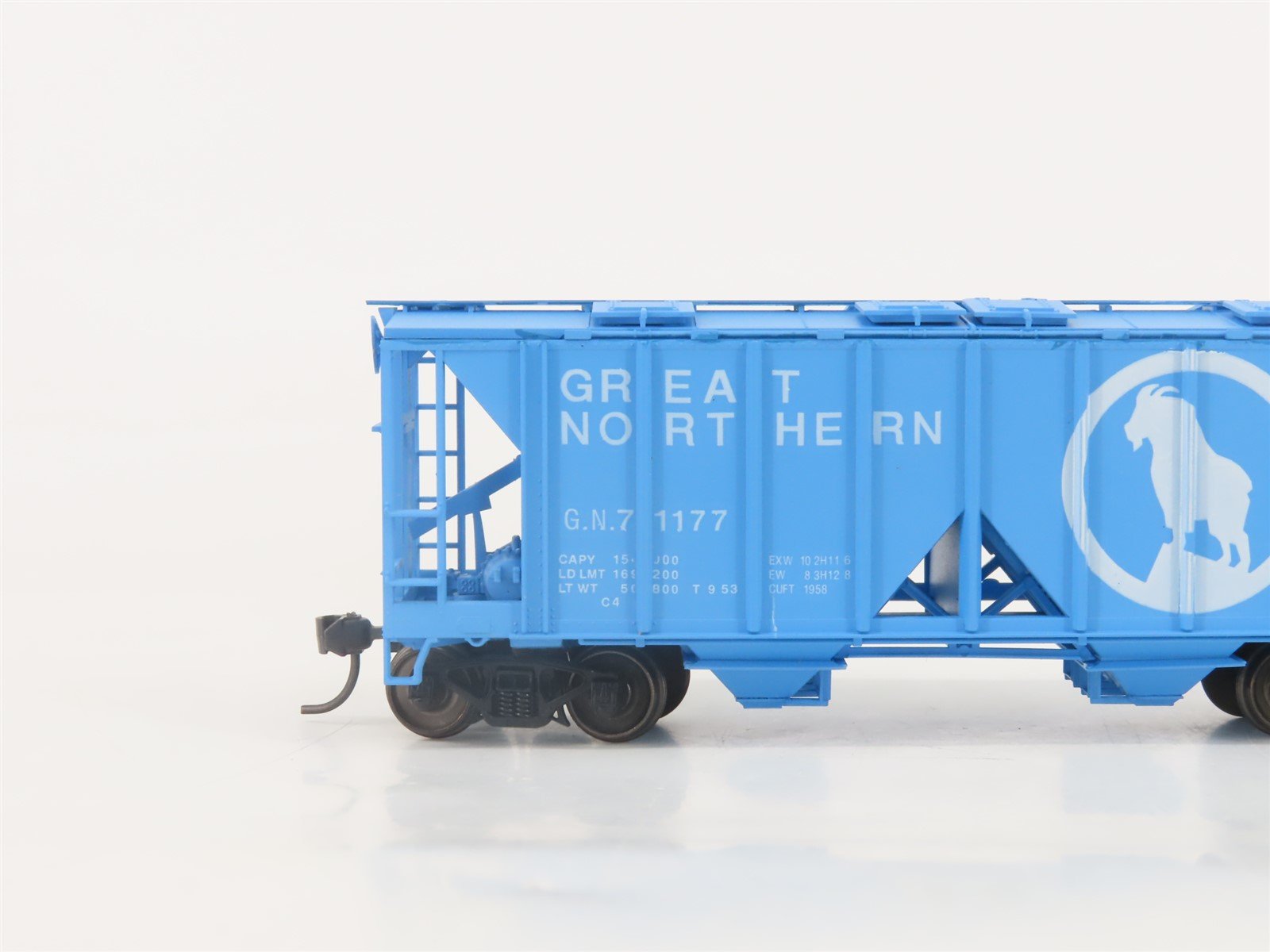 HO Scale Bowser 55679 GN Great Northern 2-Bay Covered Hopper #71177 -Upgraded