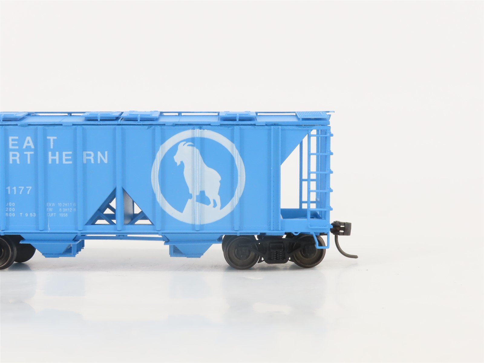 HO Scale Bowser 55679 GN Great Northern 2-Bay Covered Hopper #71177 -Upgraded