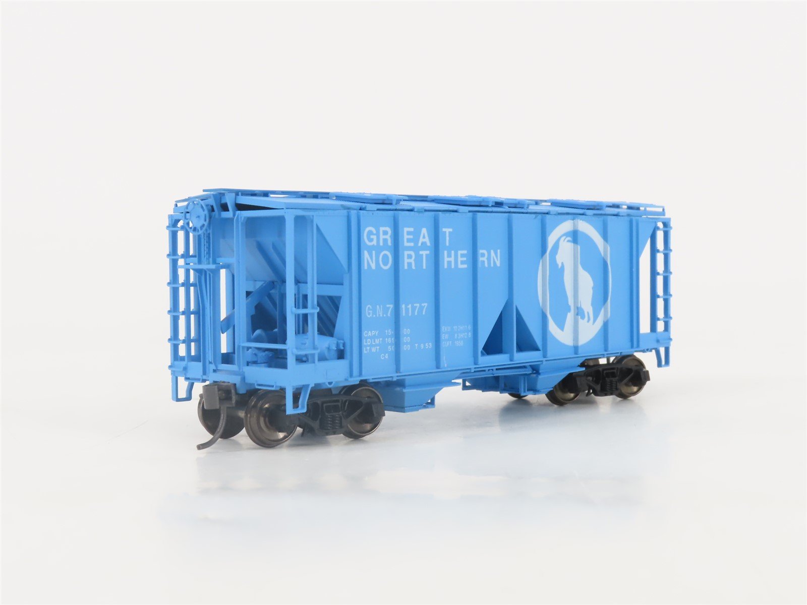 HO Scale Bowser 55679 GN Great Northern 2-Bay Covered Hopper #71177 -Upgraded
