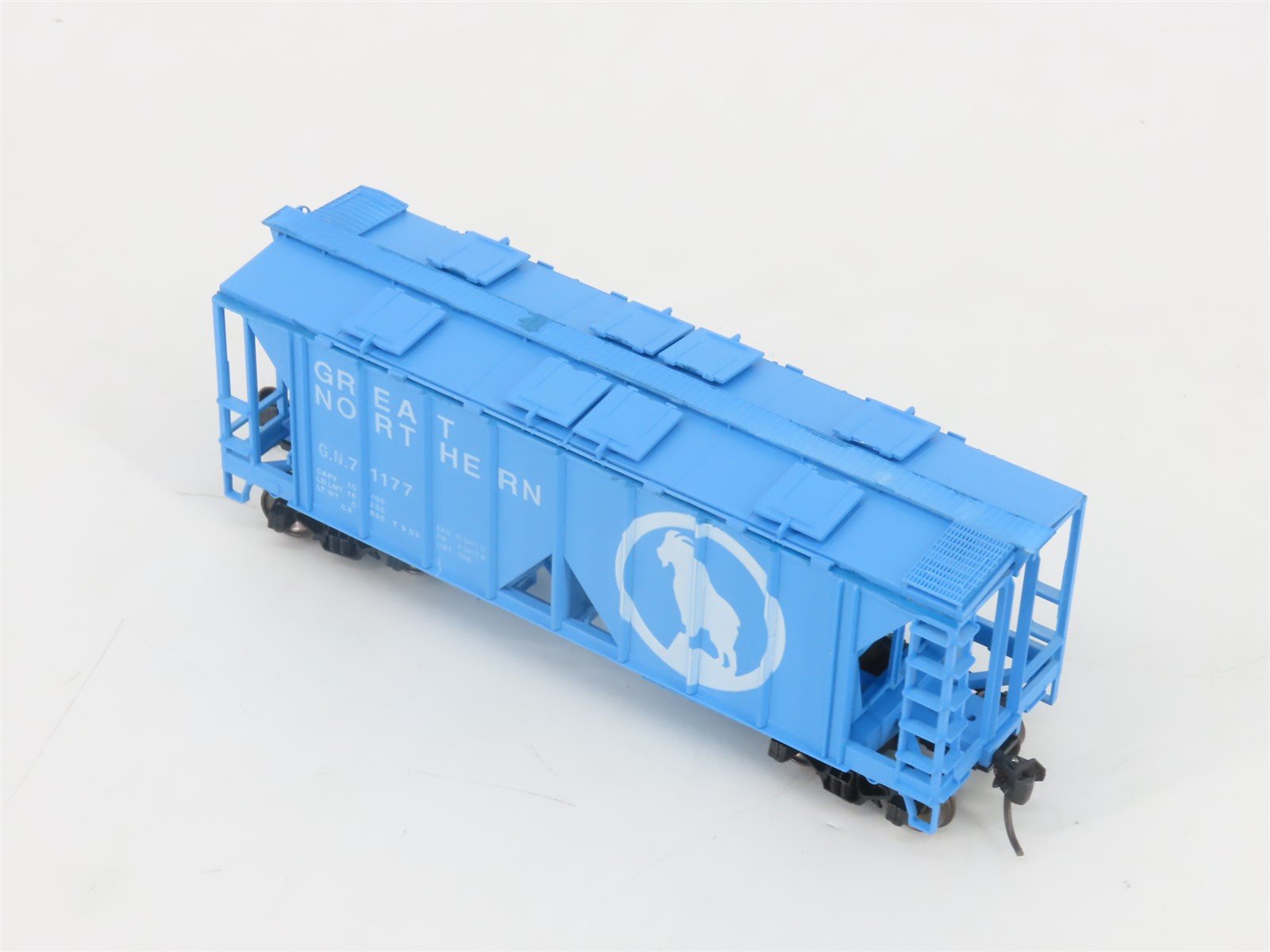 HO Scale Bowser 55679 GN Great Northern 2-Bay Covered Hopper #71177 -Upgraded