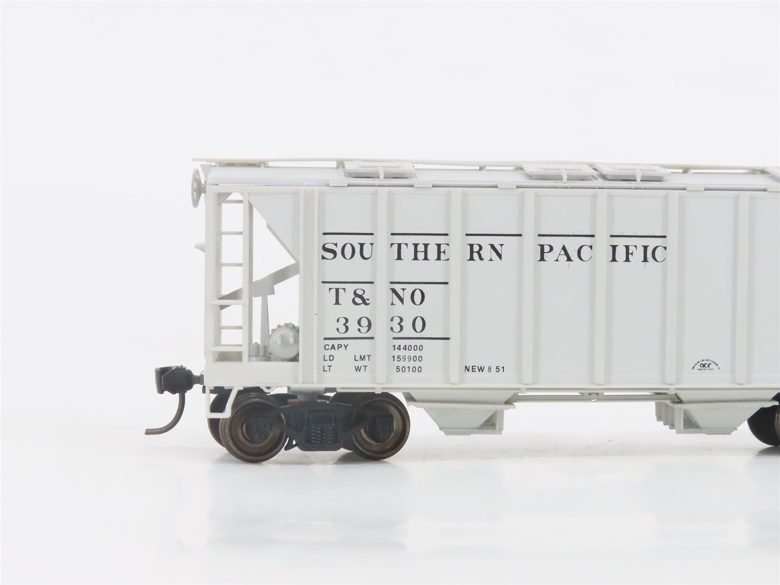 HO Bowser 56125 T&NO SP Southern Pacific 2-Bay Covered Hopper #3930 - Upgraded