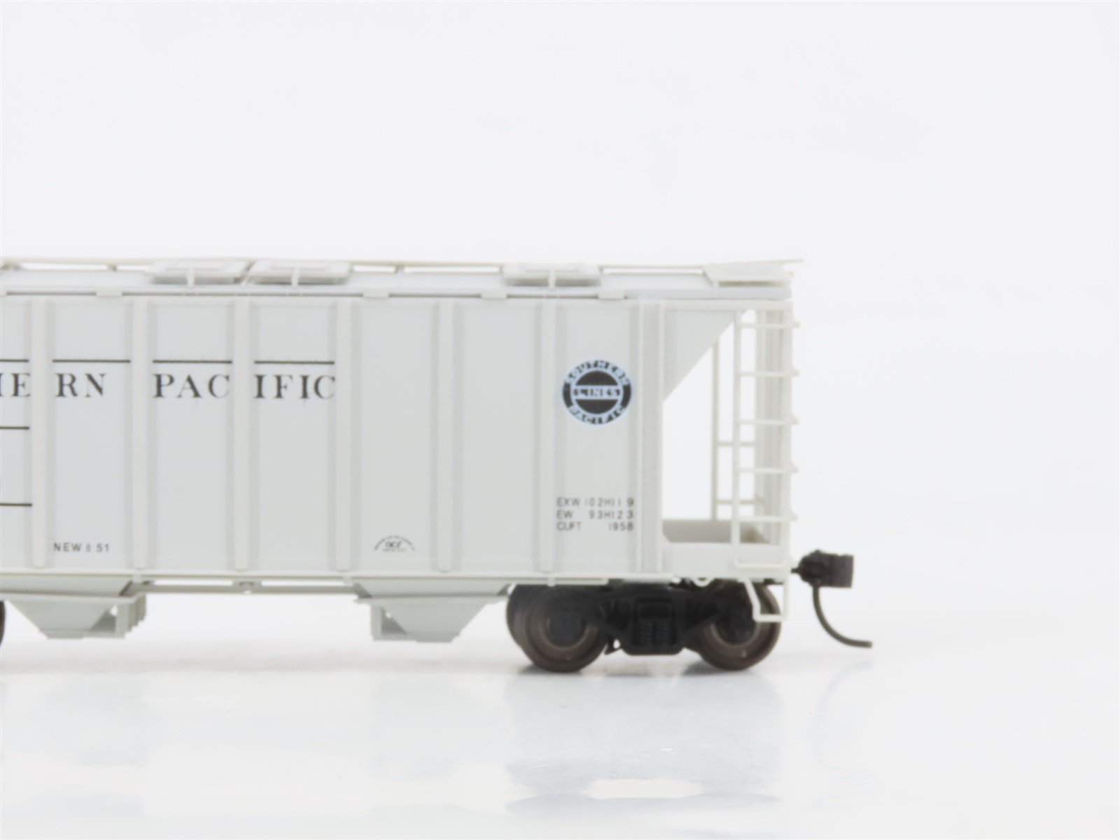 HO Bowser 56125 T&NO SP Southern Pacific 2-Bay Covered Hopper #3930 - Upgraded