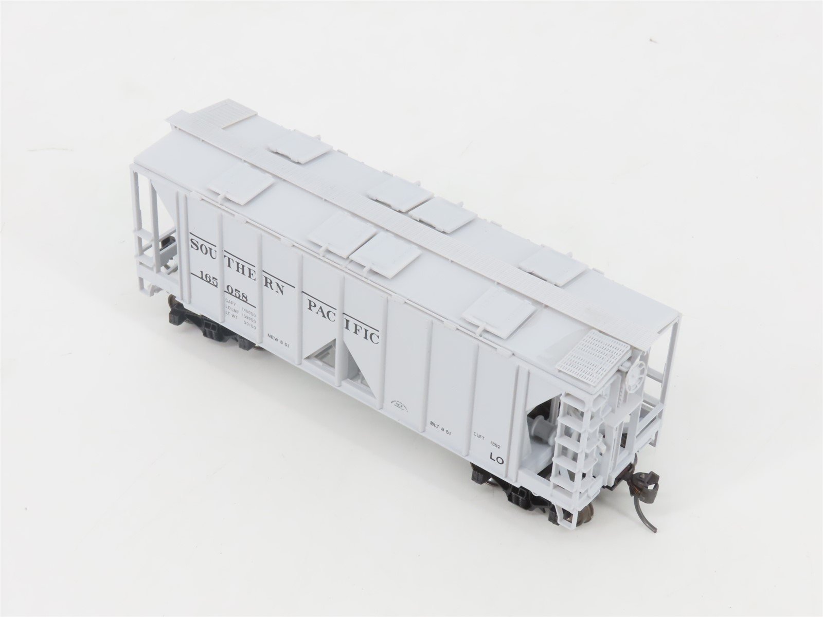 HO Scale Bowser 55800 SP Southern Pacific 2-Bay Covered Hopper #165058 -Upgraded
