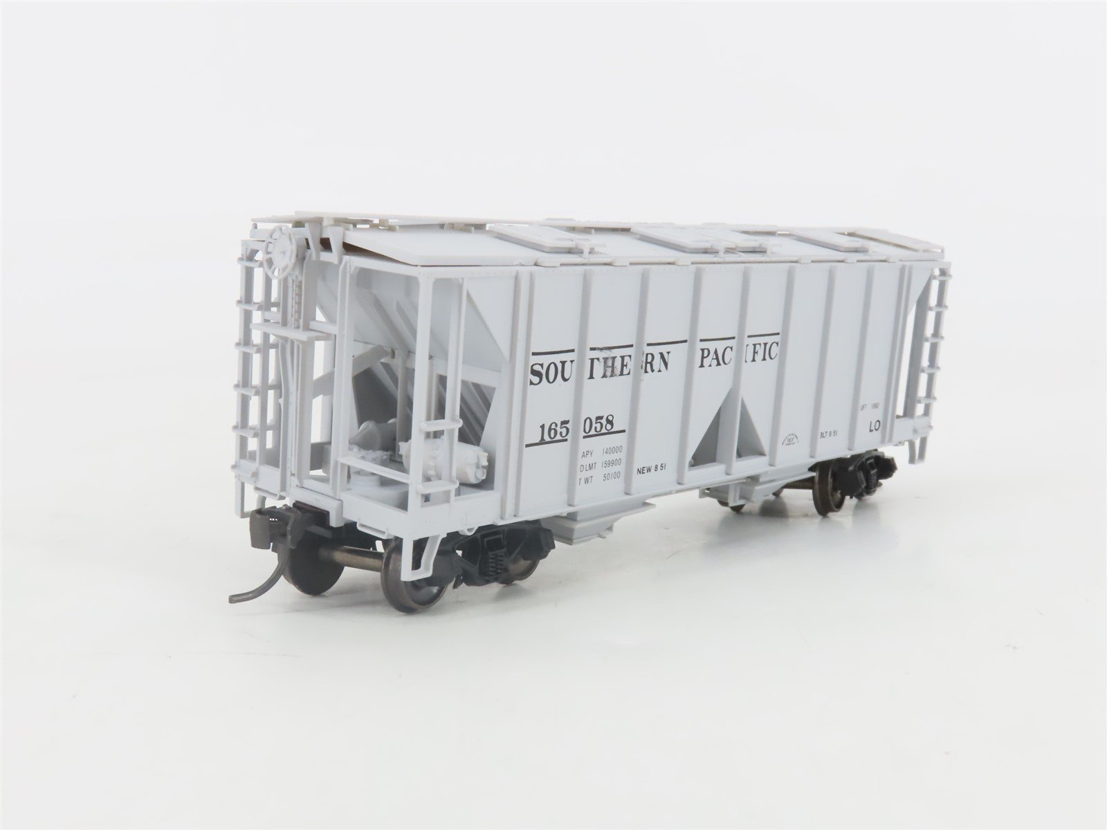 HO Scale Bowser 55800 SP Southern Pacific 2-Bay Covered Hopper #165058 -Upgraded