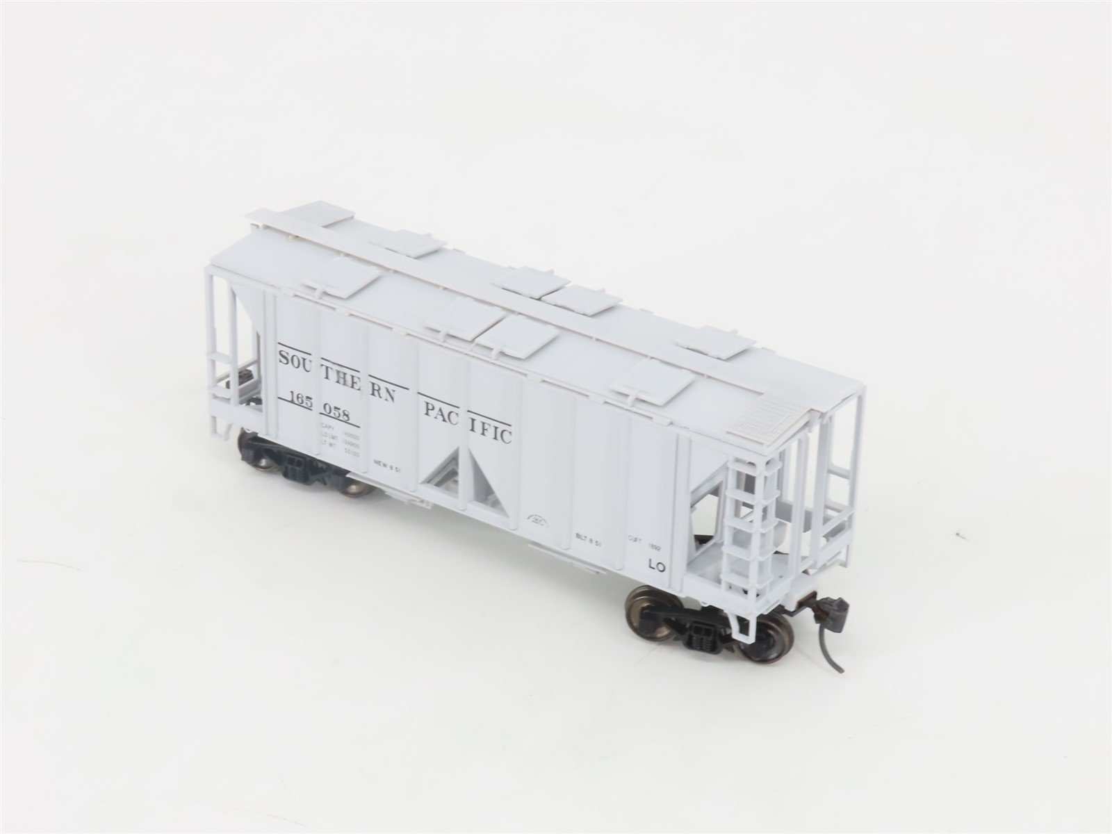HO Scale Bowser 55800 SP Southern Pacific 2-Bay Covered Hopper #165058 -Upgraded