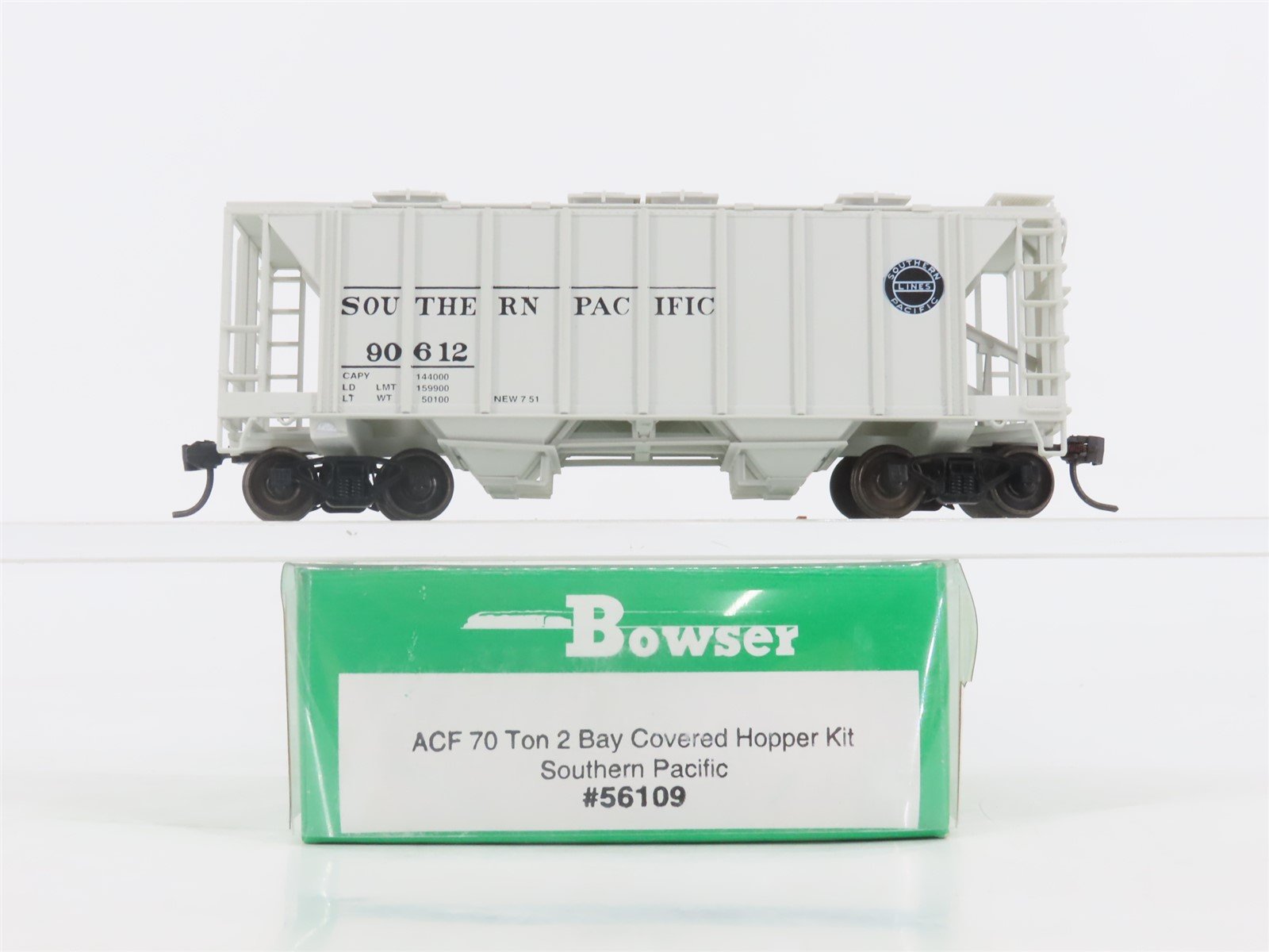 HO Scale Bowser 56109 SP Southern Pacific 2-Bay Covered Hopper #90612 -Upgraded