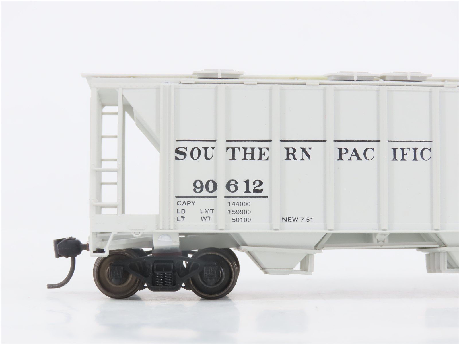 HO Scale Bowser 56109 SP Southern Pacific 2-Bay Covered Hopper #90612 -Upgraded
