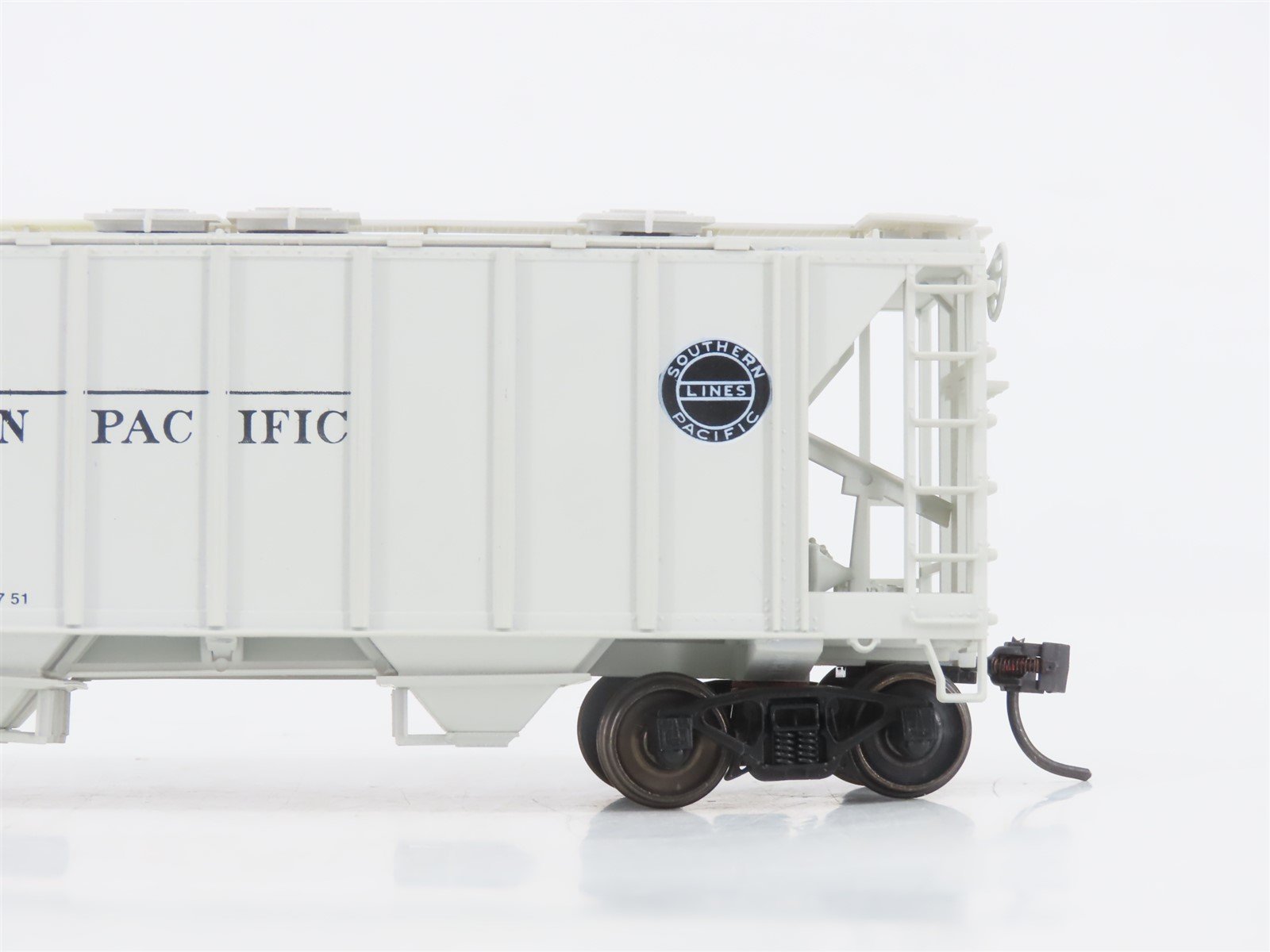 HO Scale Bowser 56109 SP Southern Pacific 2-Bay Covered Hopper #90612 -Upgraded