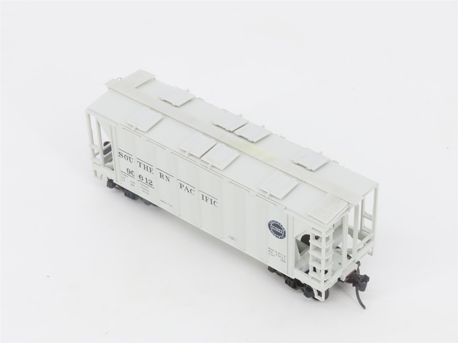 HO Scale Bowser 56109 SP Southern Pacific 2-Bay Covered Hopper #90612 -Upgraded