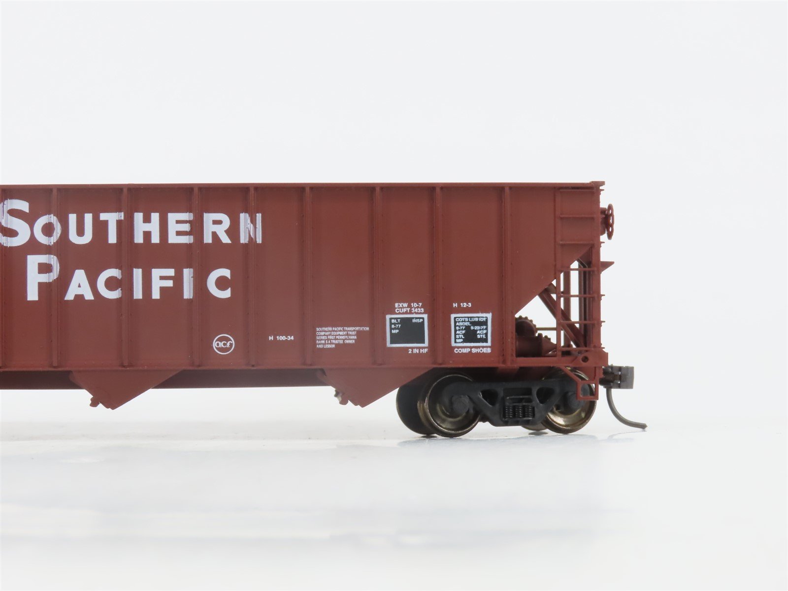 HO Scale Bowser 55111 SP Southern Pacific 45' 3-Bay Hopper #481045 - Upgraded