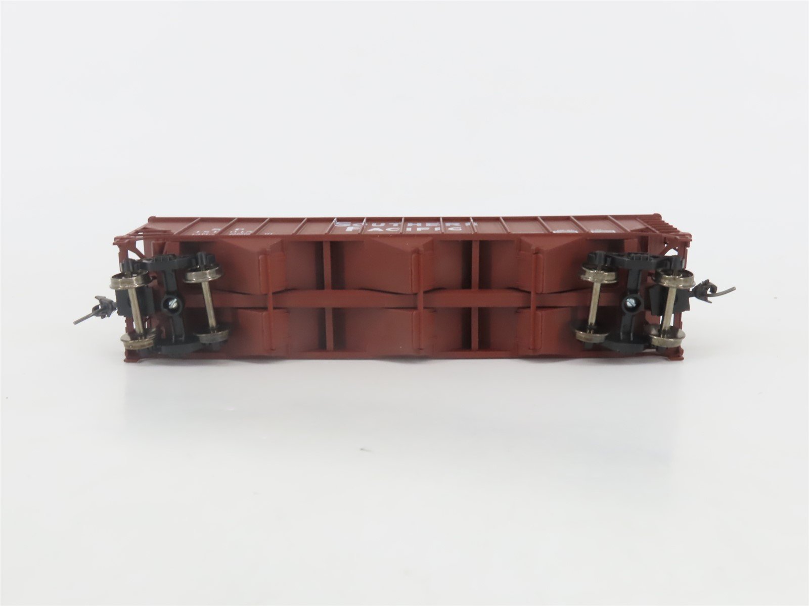 HO Scale Bowser 55111 SP Southern Pacific 45' 3-Bay Hopper #481045 - Upgraded