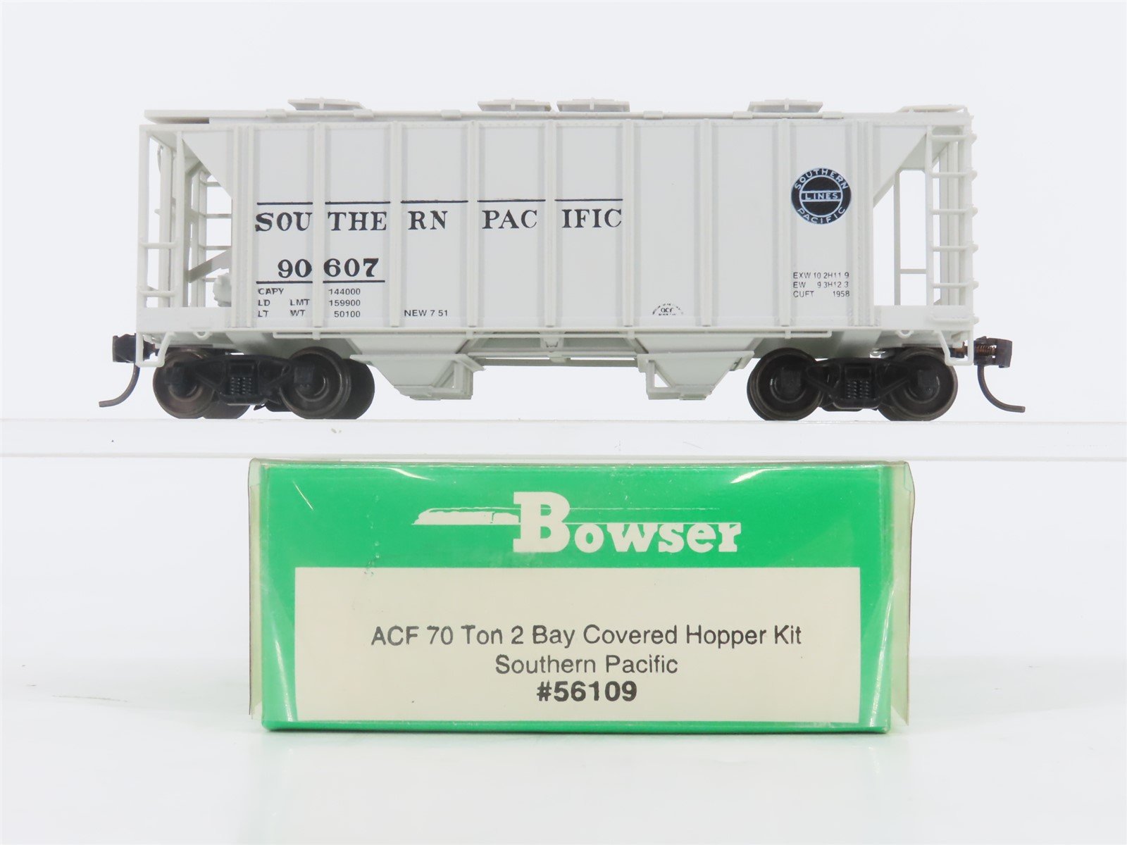 HO Scale Bowser 56109 SP Southern Pacific 2-Bay Covered Hopper #90607 - Upgraded