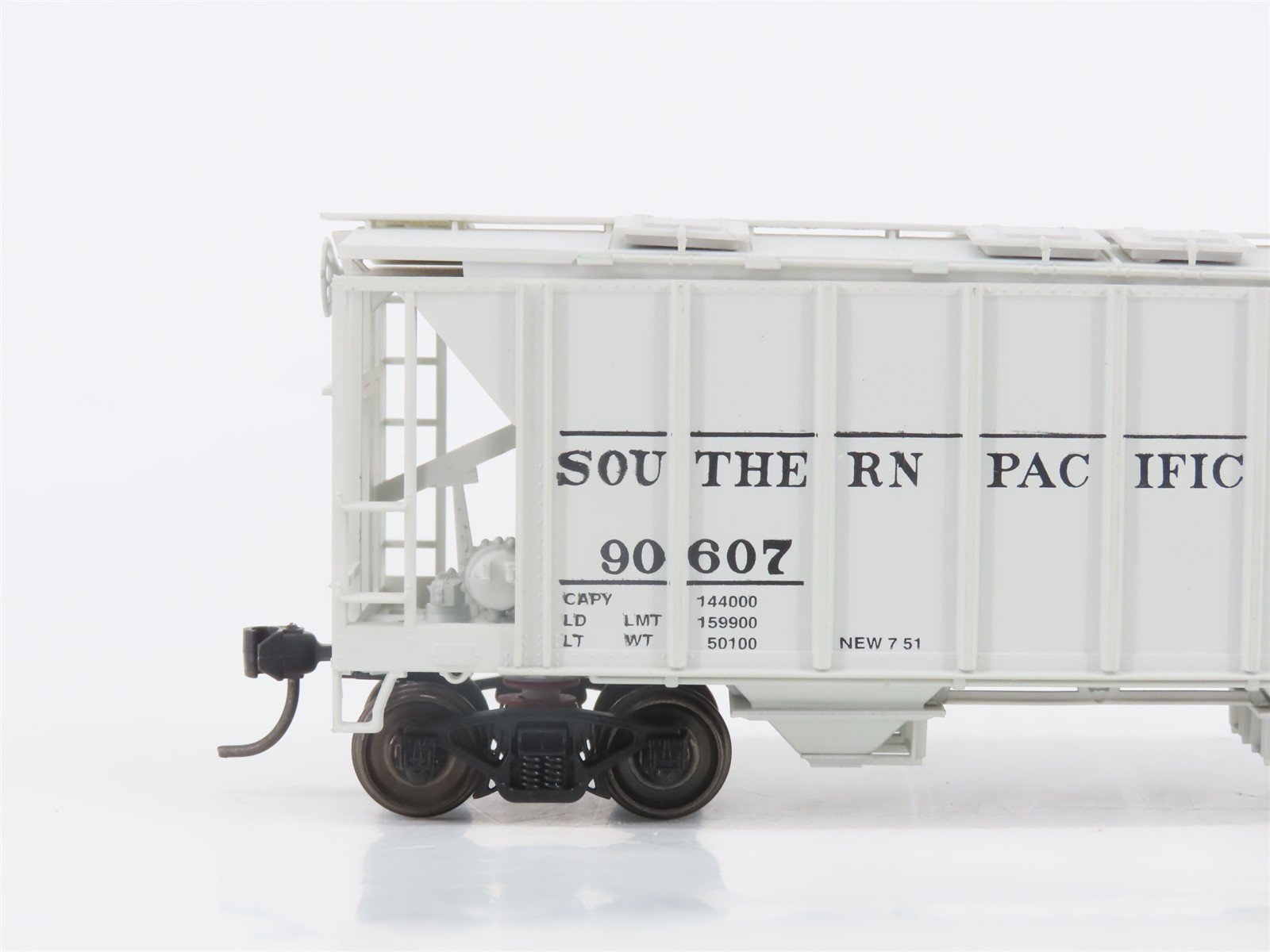 HO Scale Bowser 56109 SP Southern Pacific 2-Bay Covered Hopper #90607 - Upgraded