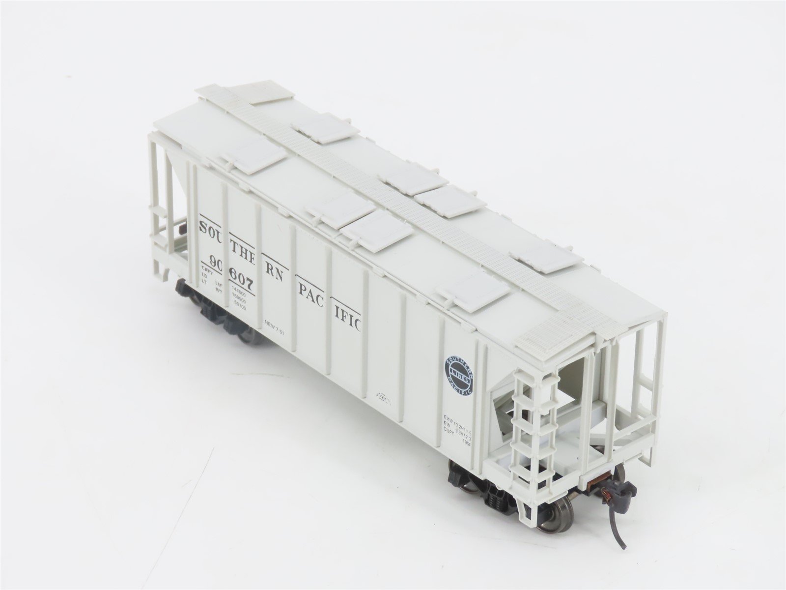 HO Scale Bowser 56109 SP Southern Pacific 2-Bay Covered Hopper #90607 - Upgraded