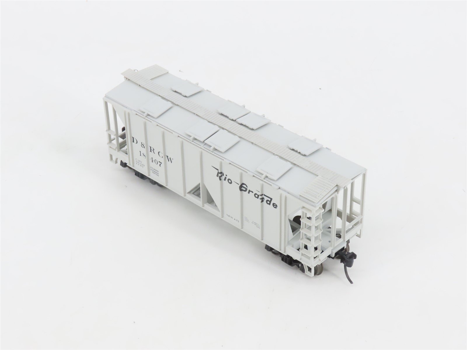 HO Scale Bowser 55615 D&RGW Rio Grande 2-Bay Covered Hopper #18407 - Upgraded