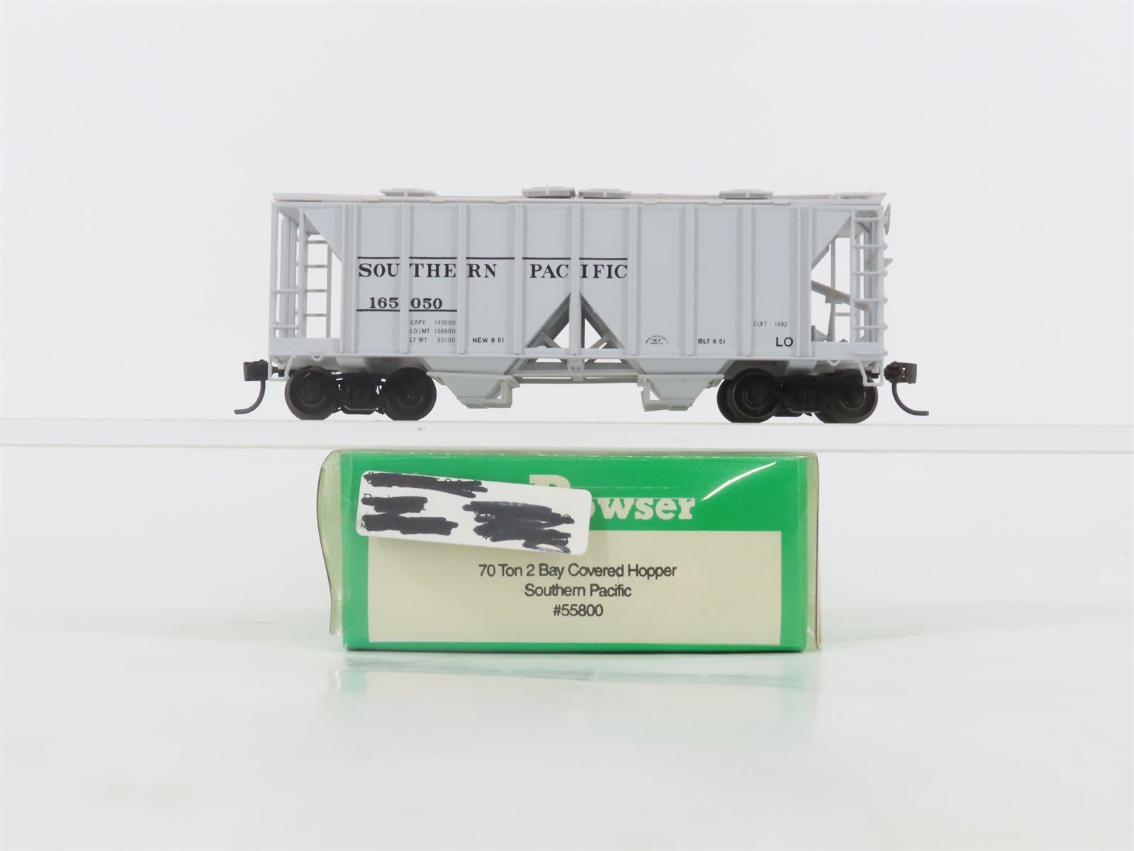 HO Scale Bowser 55800 SP Southern Pacific 2-Bay Covered Hopper #165050 -Upgraded