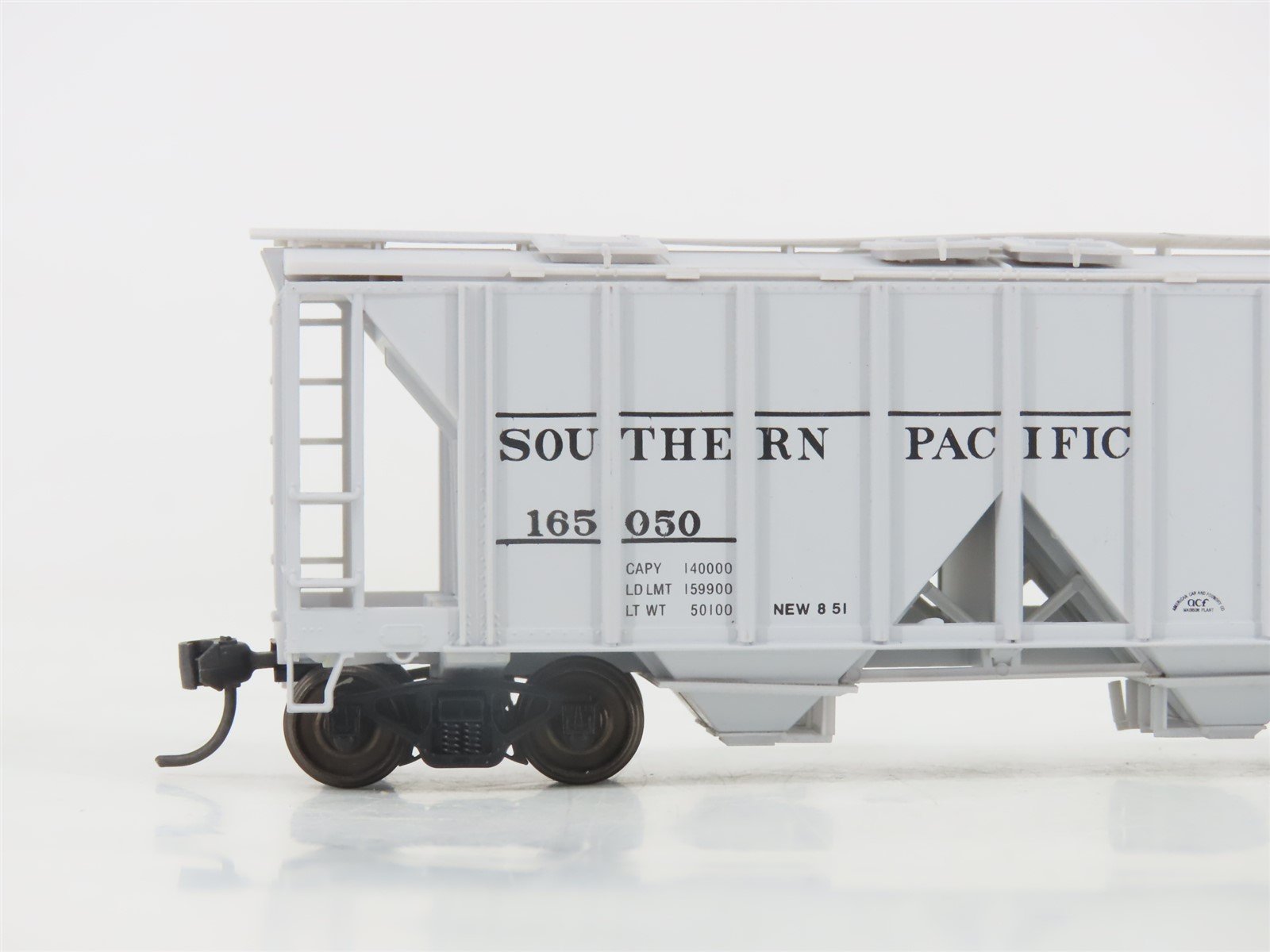 HO Scale Bowser 55800 SP Southern Pacific 2-Bay Covered Hopper #165050 -Upgraded