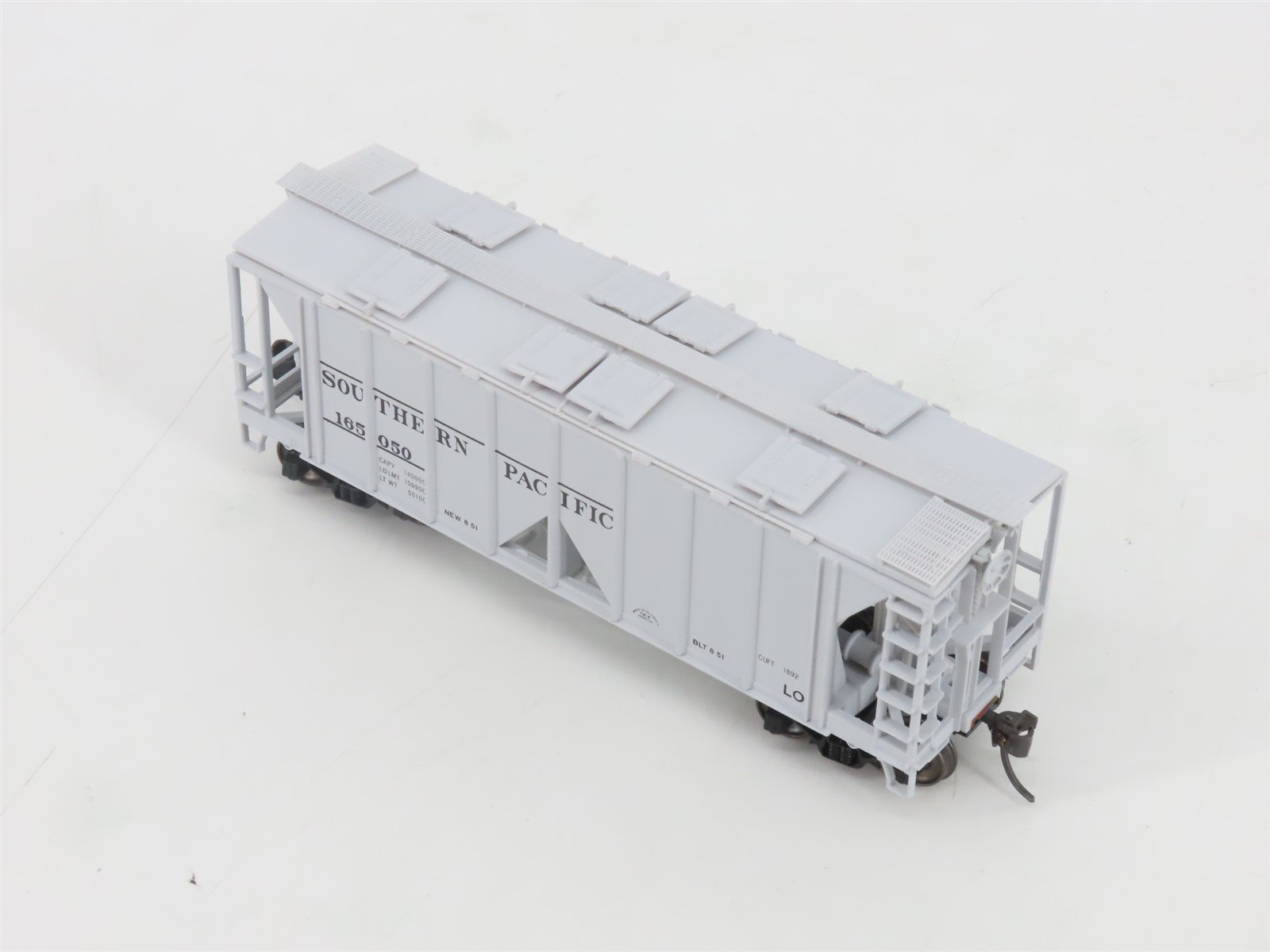 HO Scale Bowser 55800 SP Southern Pacific 2-Bay Covered Hopper #165050 -Upgraded