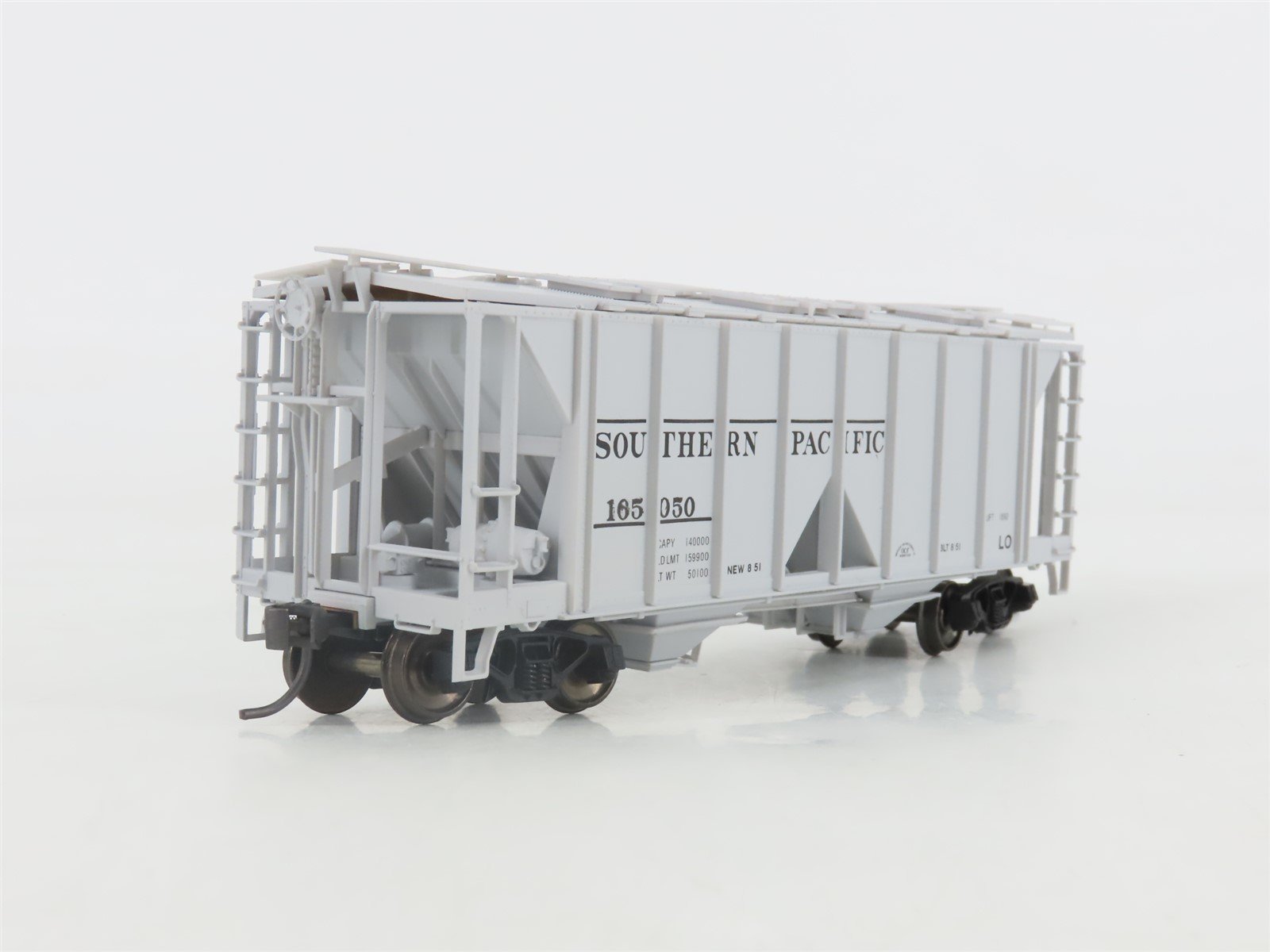 HO Scale Bowser 55800 SP Southern Pacific 2-Bay Covered Hopper #165050 -Upgraded