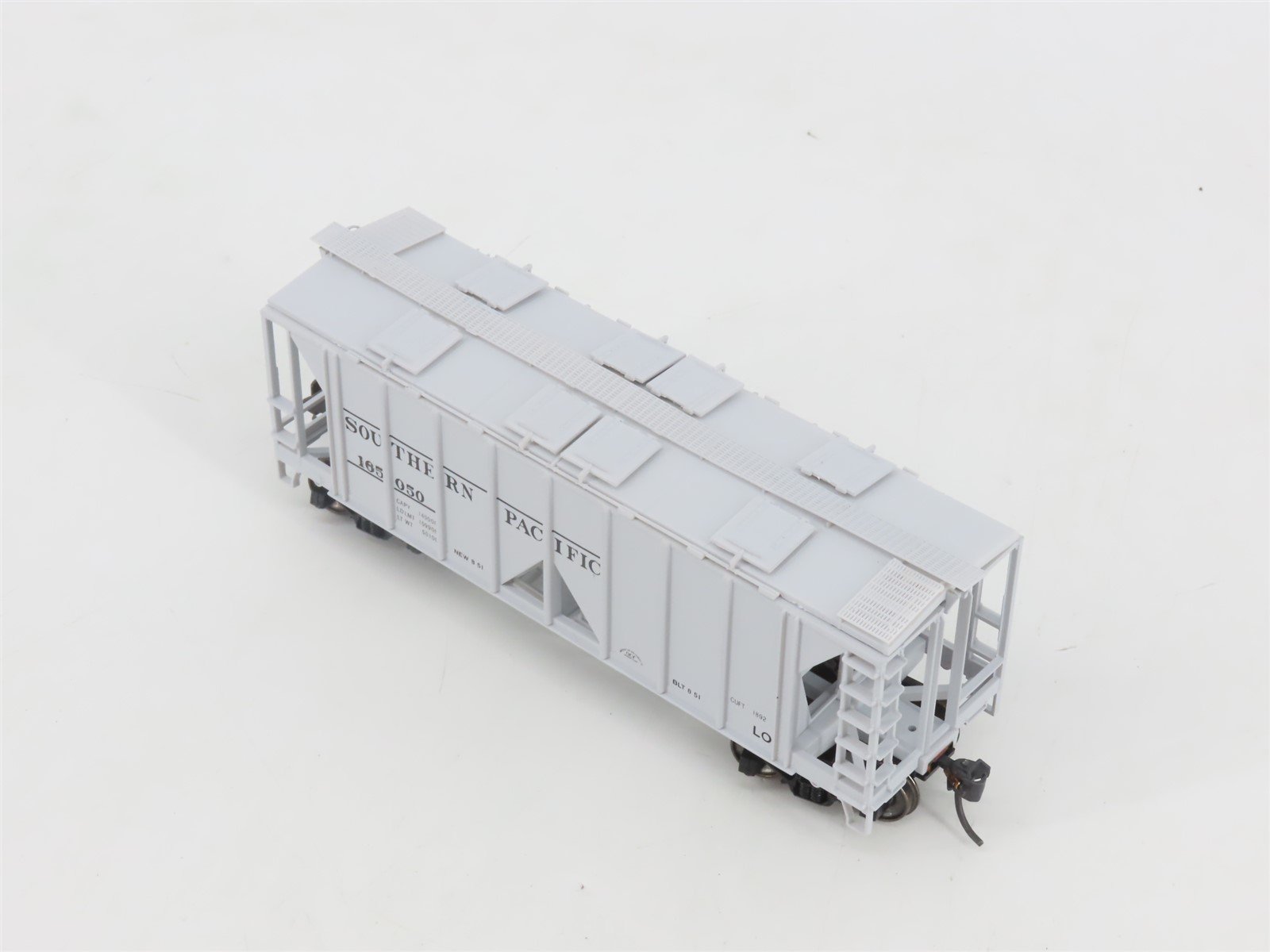 HO Scale Bowser 55800 SP Southern Pacific 2-Bay Covered Hopper #165050 -Upgraded