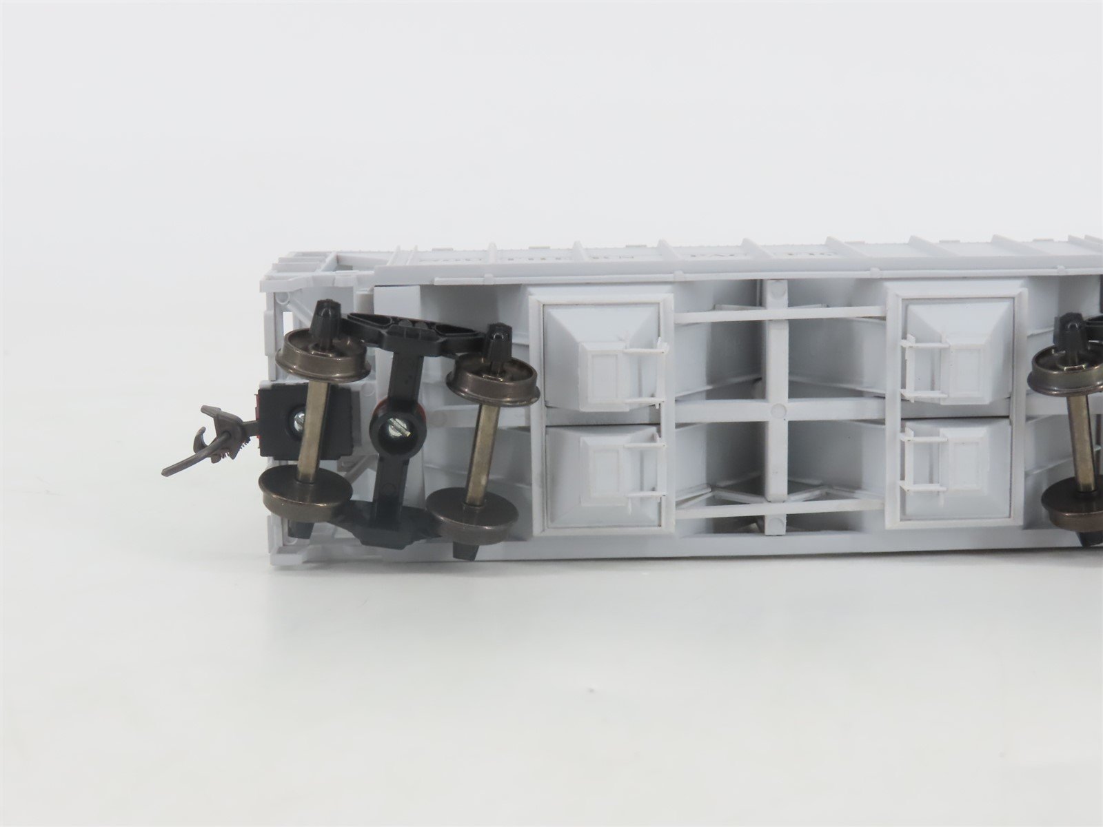 HO Scale Bowser 55800 SP Southern Pacific 2-Bay Covered Hopper #165050 -Upgraded