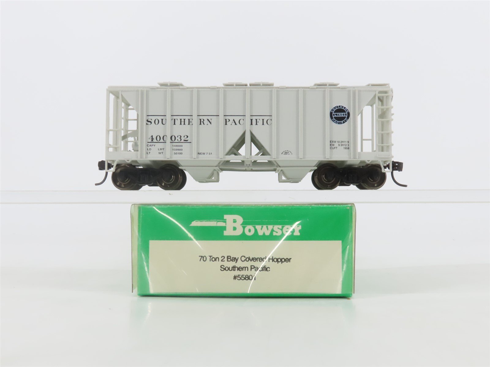 HO Scale Bowser 55801 SP Southern Pacific 2-Bay Covered Hopper #400032 -Upgraded