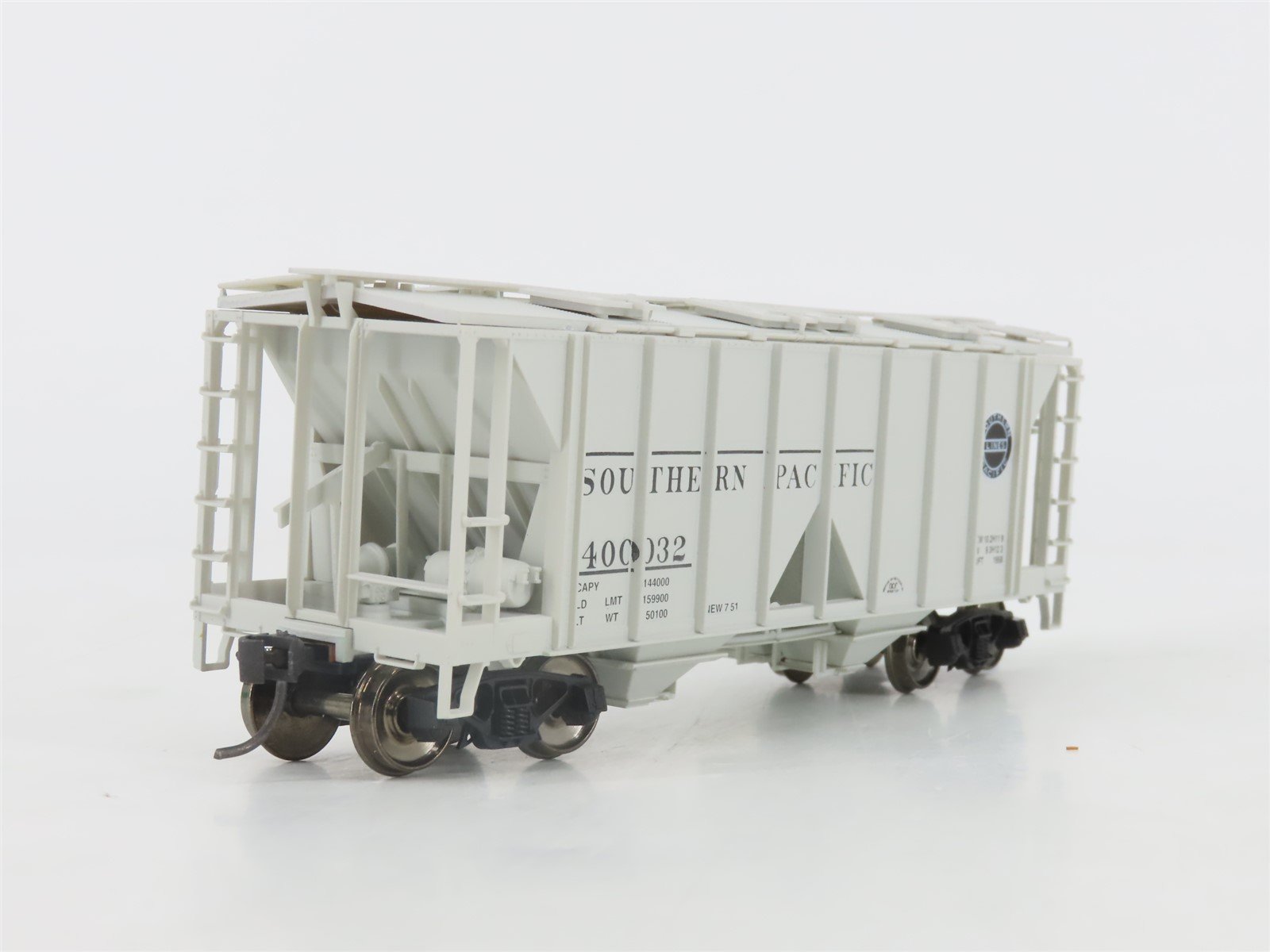 HO Scale Bowser 55801 SP Southern Pacific 2-Bay Covered Hopper #400032 -Upgraded