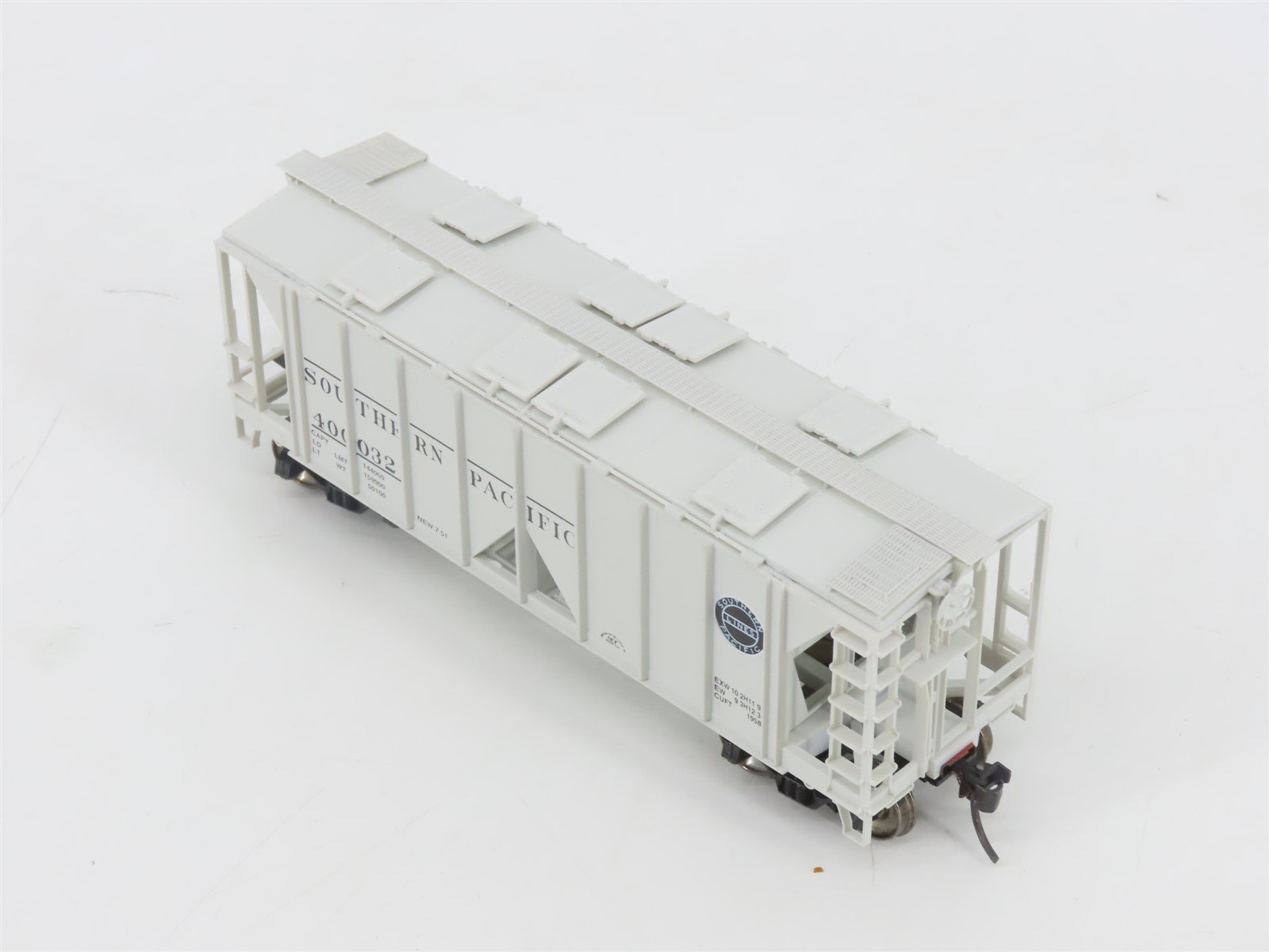 HO Scale Bowser 55801 SP Southern Pacific 2-Bay Covered Hopper #400032 -Upgraded