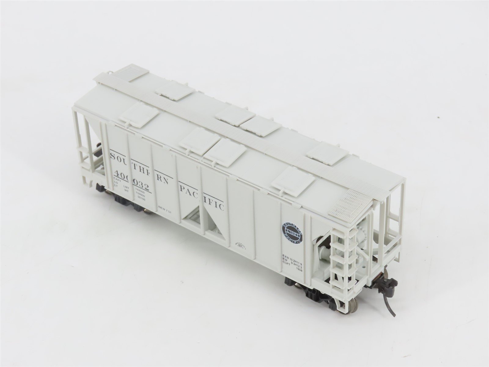 HO Scale Bowser 55801 SP Southern Pacific 2-Bay Covered Hopper #400032 -Upgraded