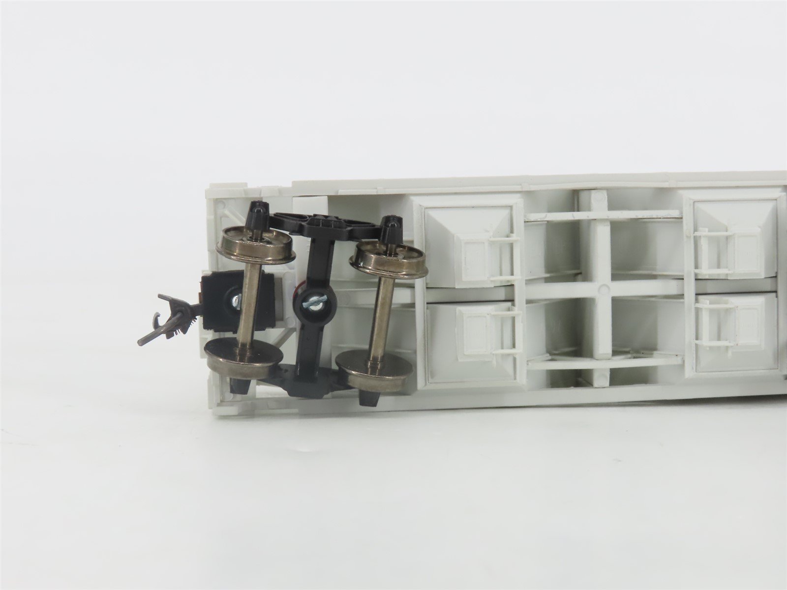 HO Scale Bowser 55801 SP Southern Pacific 2-Bay Covered Hopper #400032 -Upgraded
