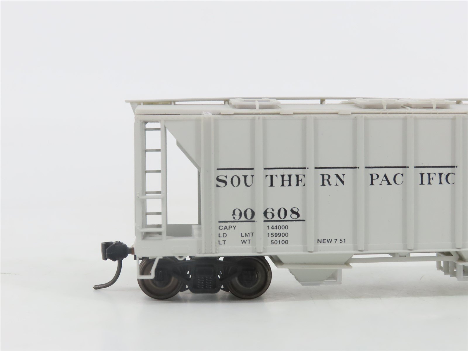 HO Scale Bowser 56109 SP Southern Pacific 2-Bay Covered Hopper #90608 -Upgraded
